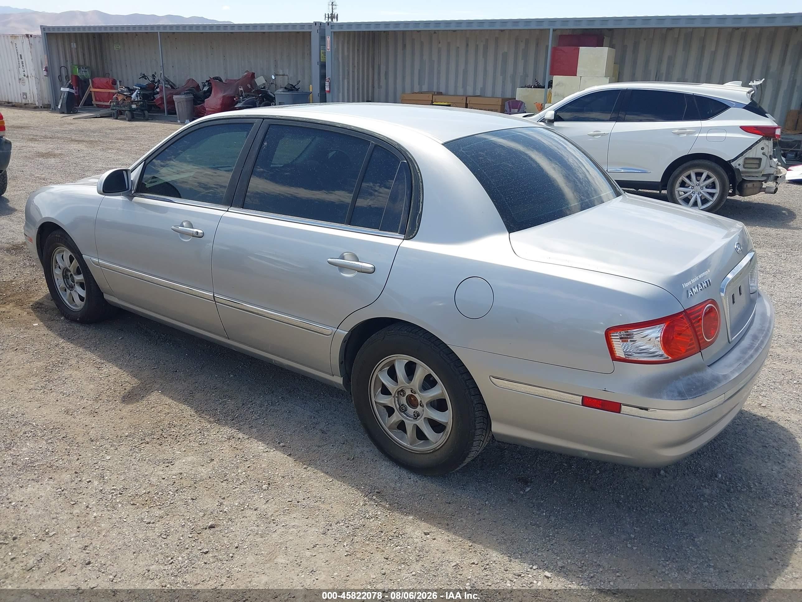 2004 Kia Amanti   Silver vin: KNALD124545046405