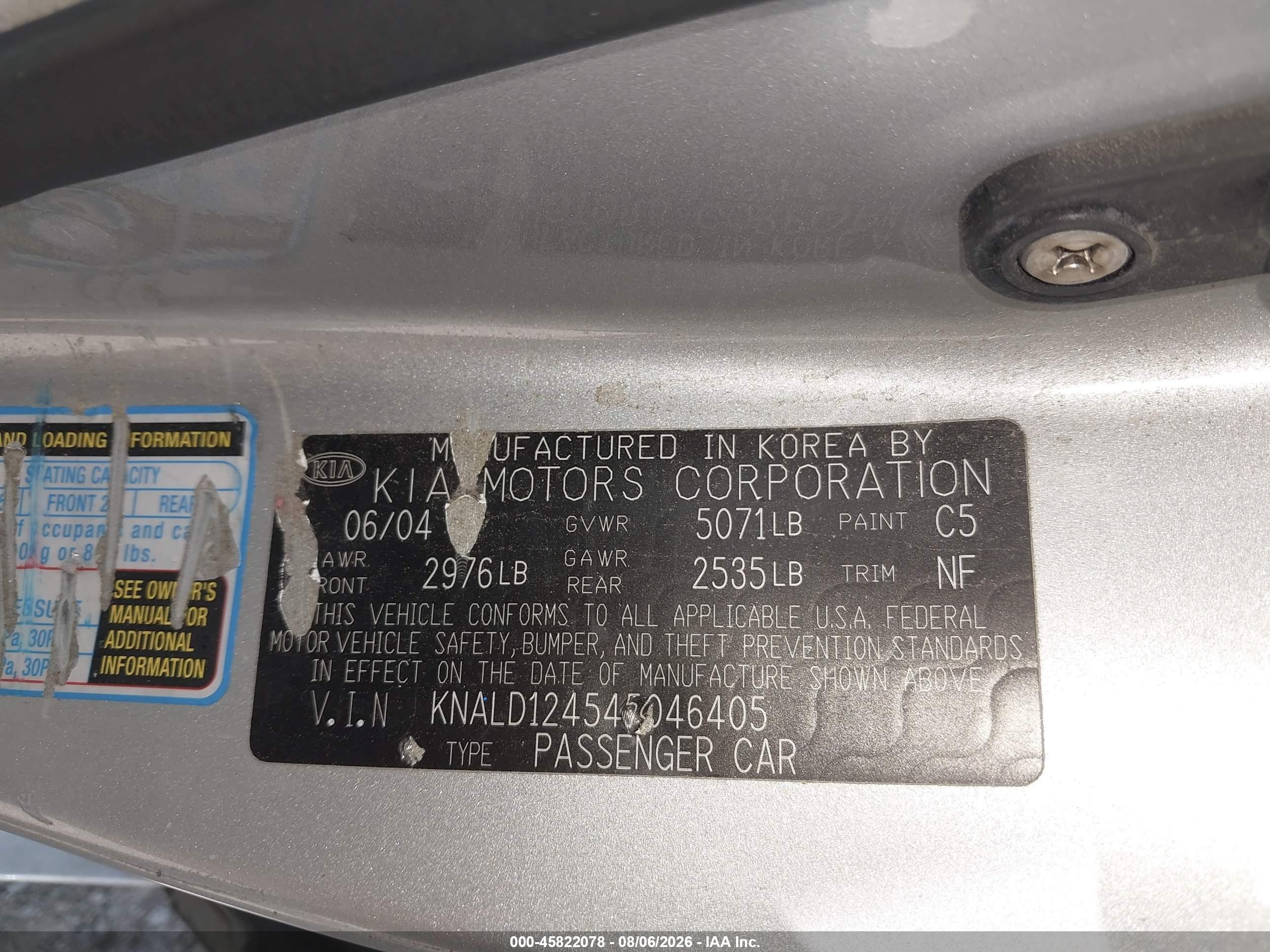 2004 Kia Amanti   Silver vin: KNALD124545046405