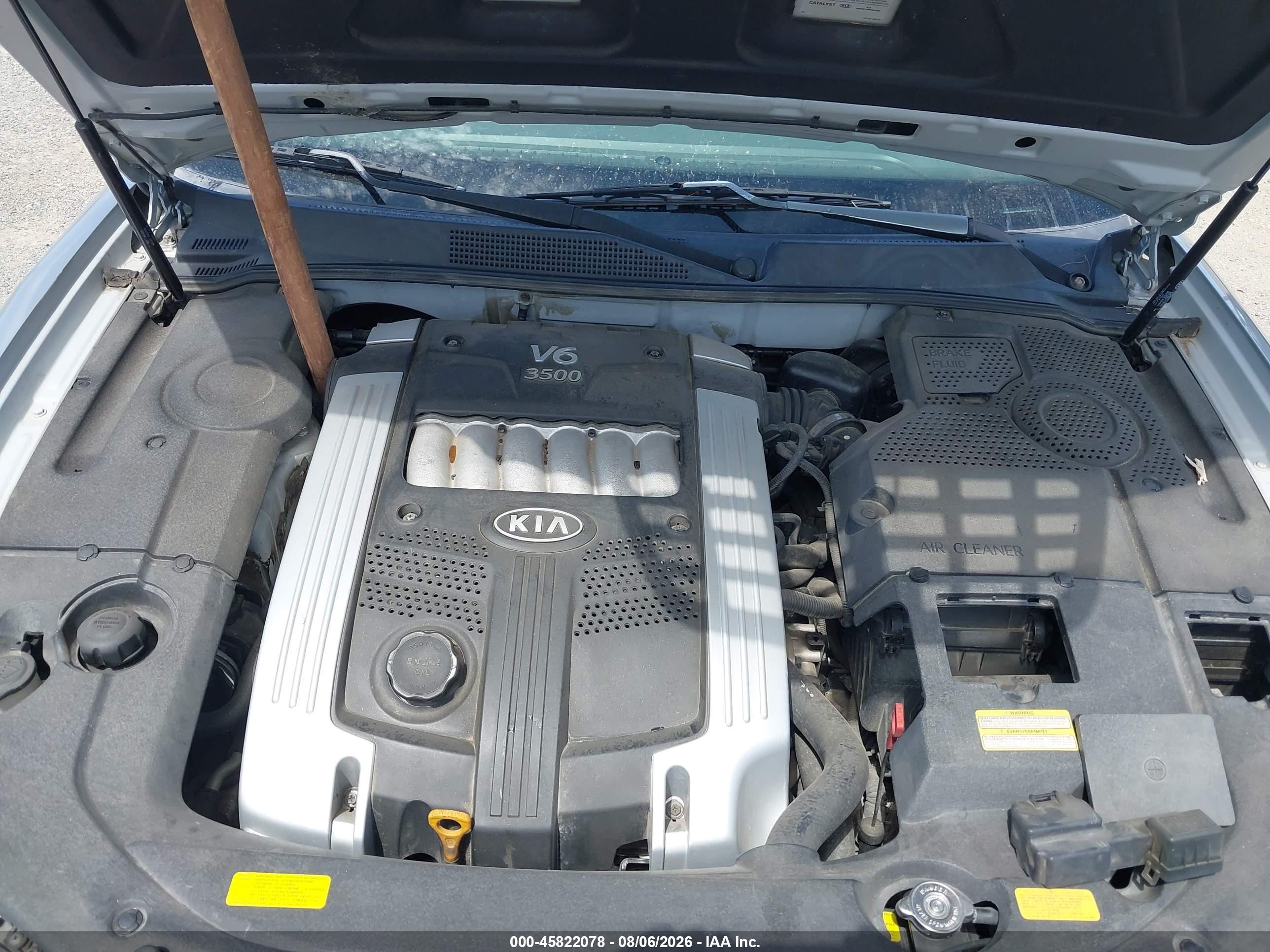 2004 Kia Amanti   Silver vin: KNALD124545046405