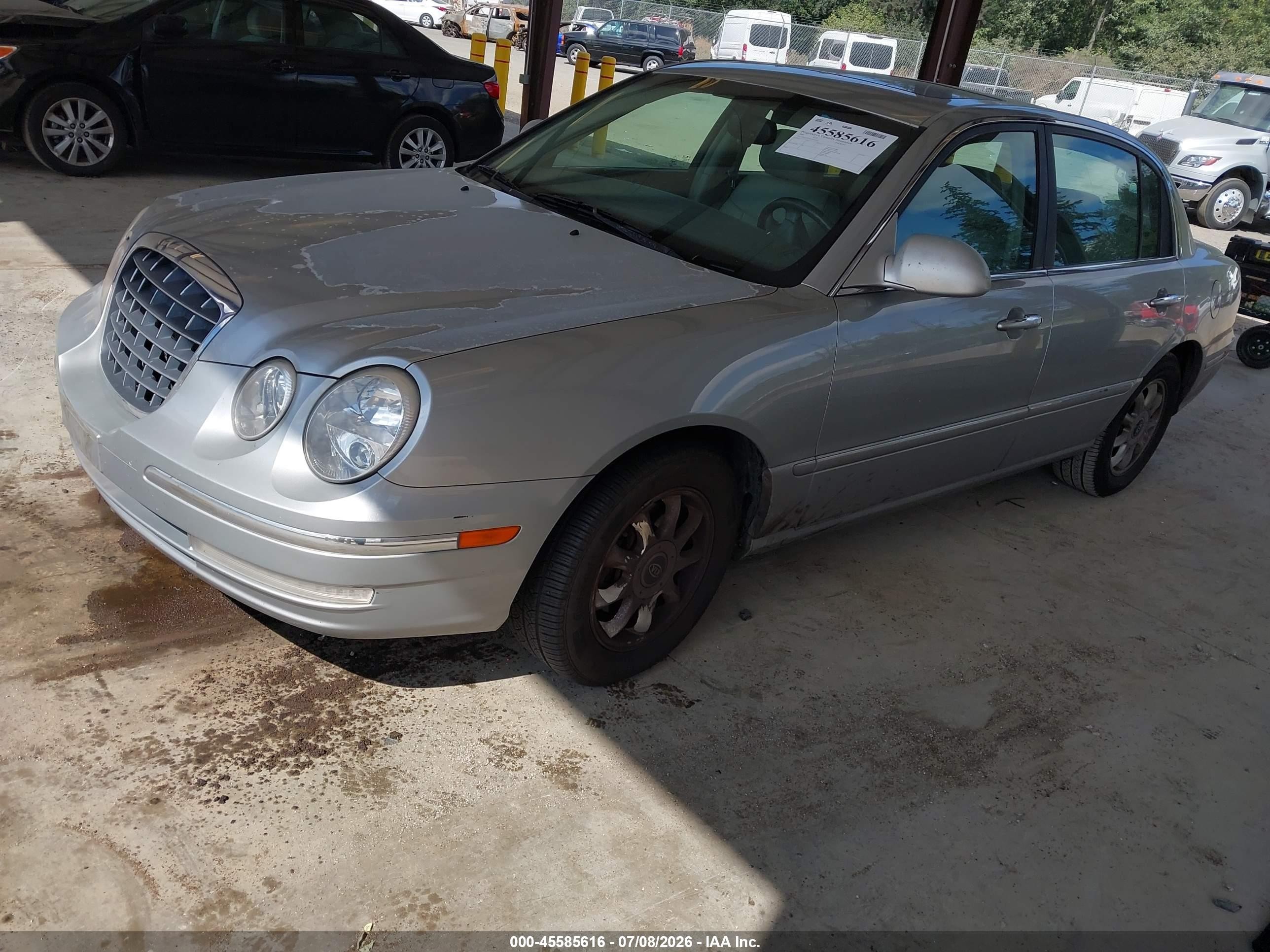 2005 Kia Amanti   Silver vin: KNALD124555065697