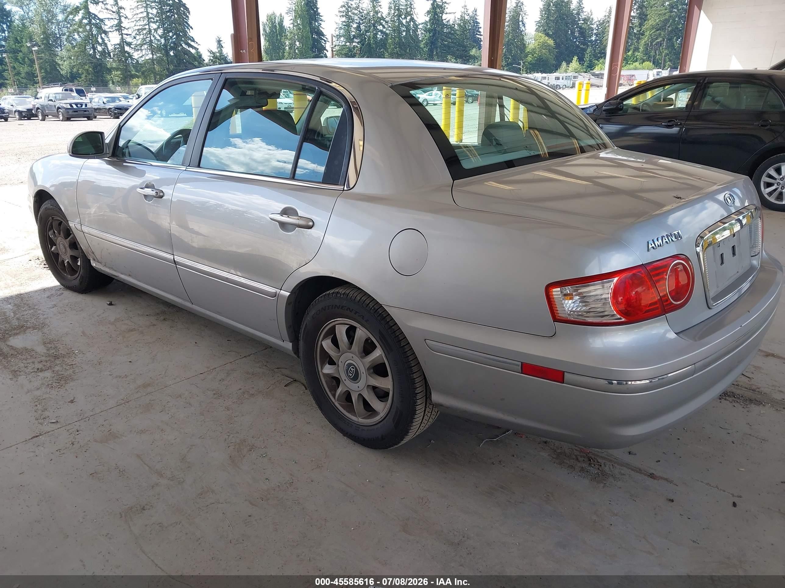 2005 Kia Amanti   Silver vin: KNALD124555065697