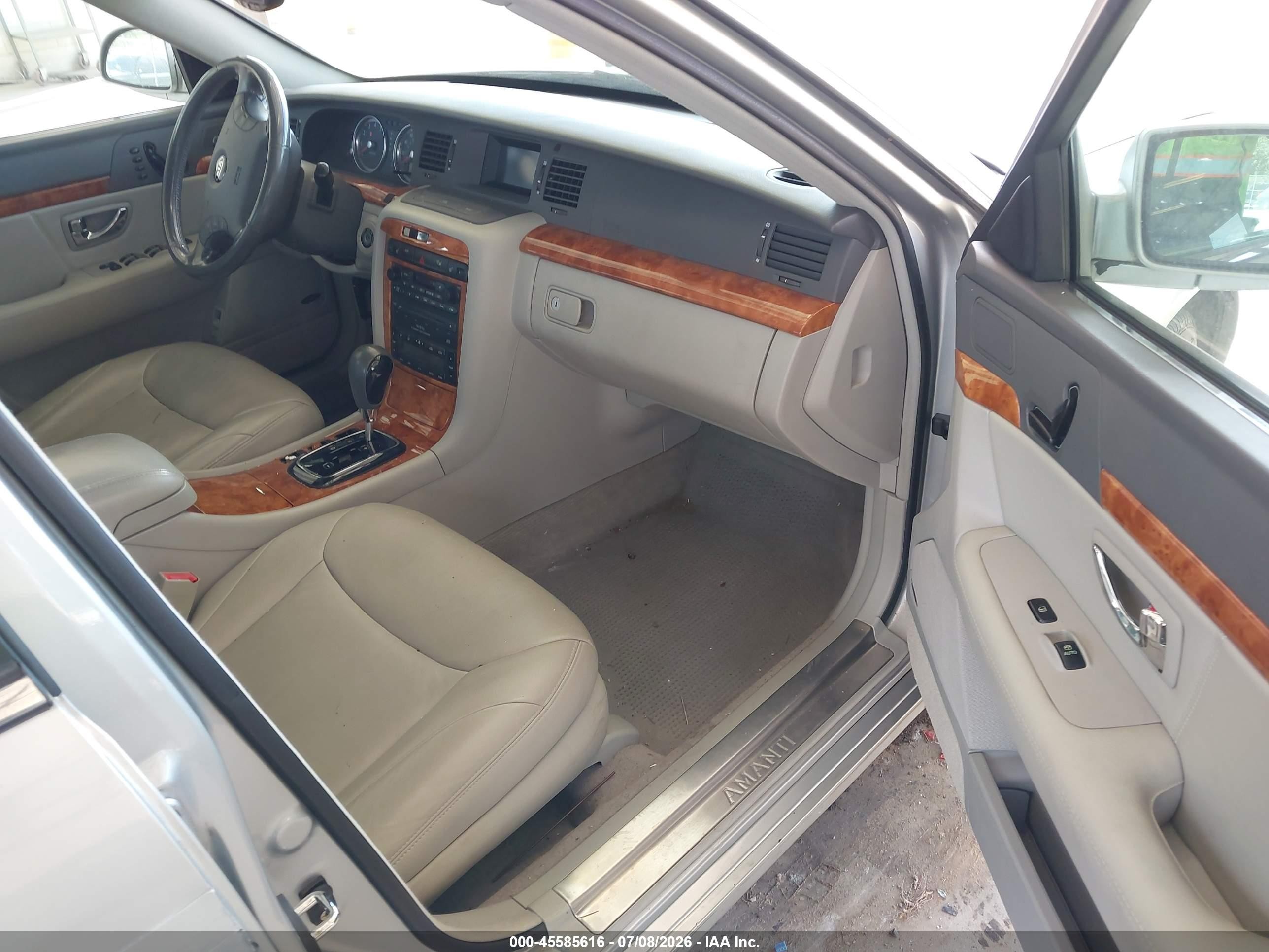 2005 Kia Amanti   Silver vin: KNALD124555065697