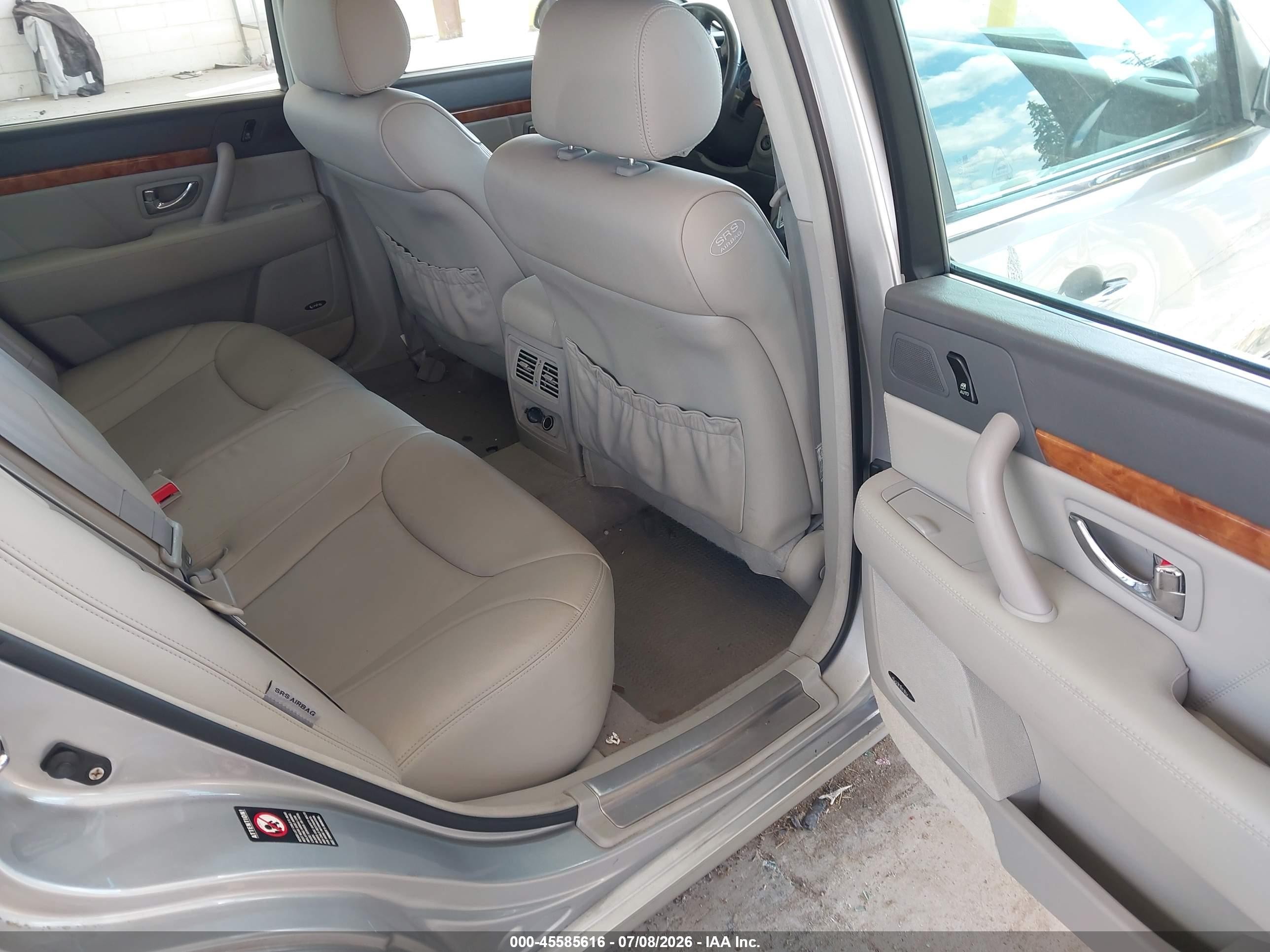 2005 Kia Amanti   Silver vin: KNALD124555065697