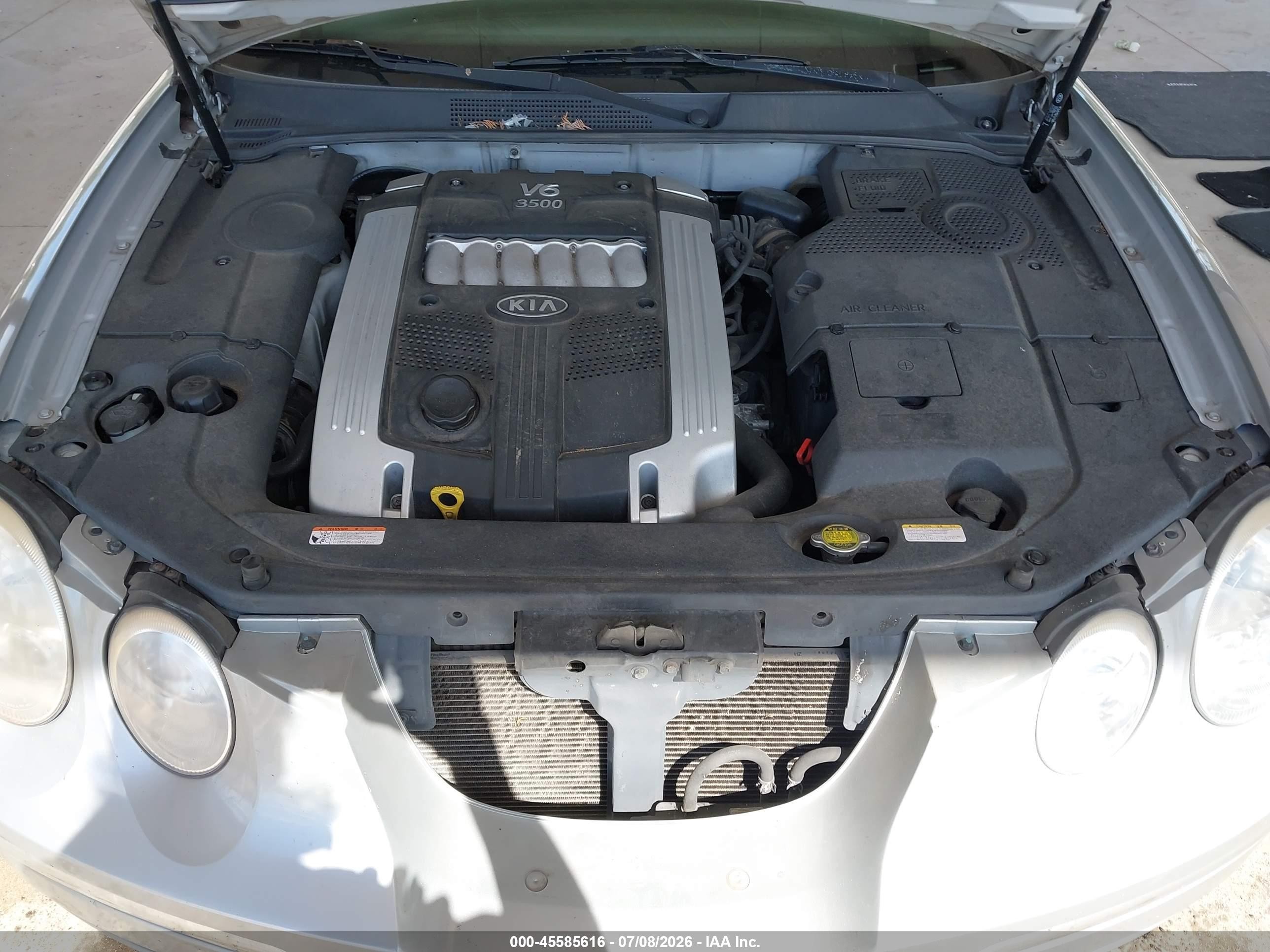 2005 Kia Amanti   Silver vin: KNALD124555065697