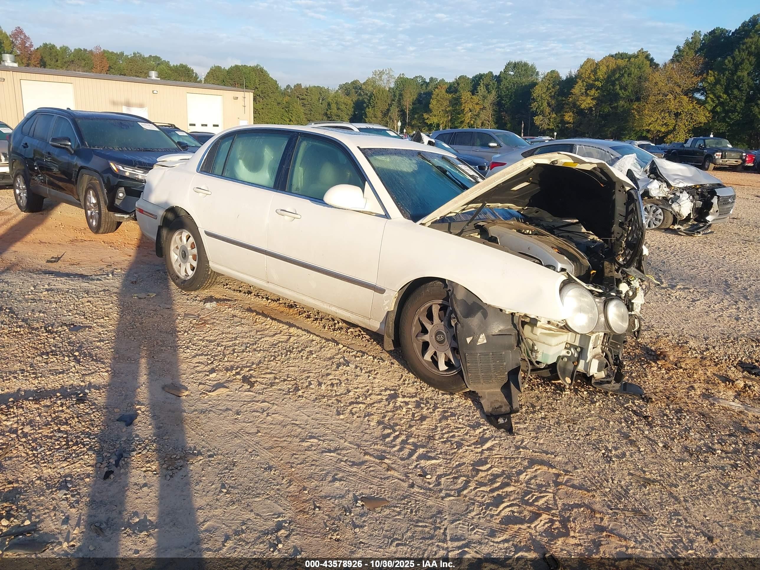 2006 Kia Amanti   White vin: KNALD124565102040