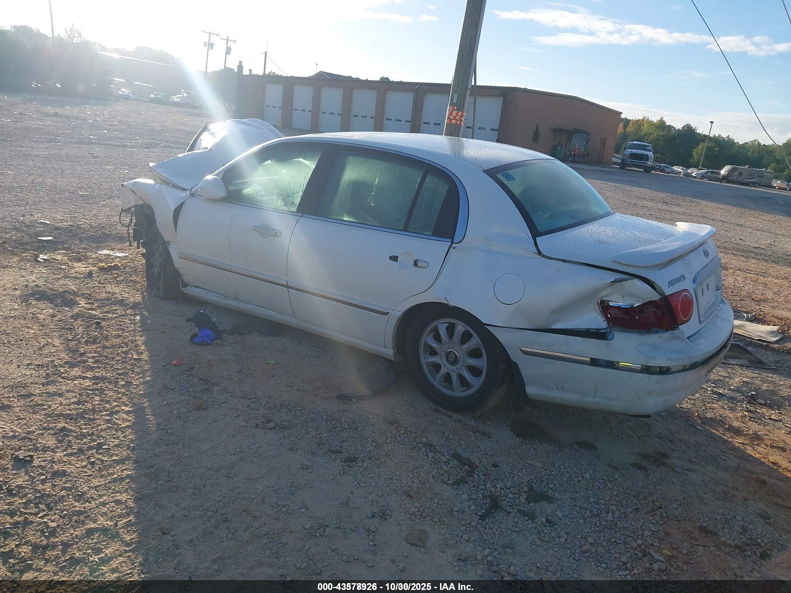 2006 Kia Amanti   White vin: KNALD124565102040