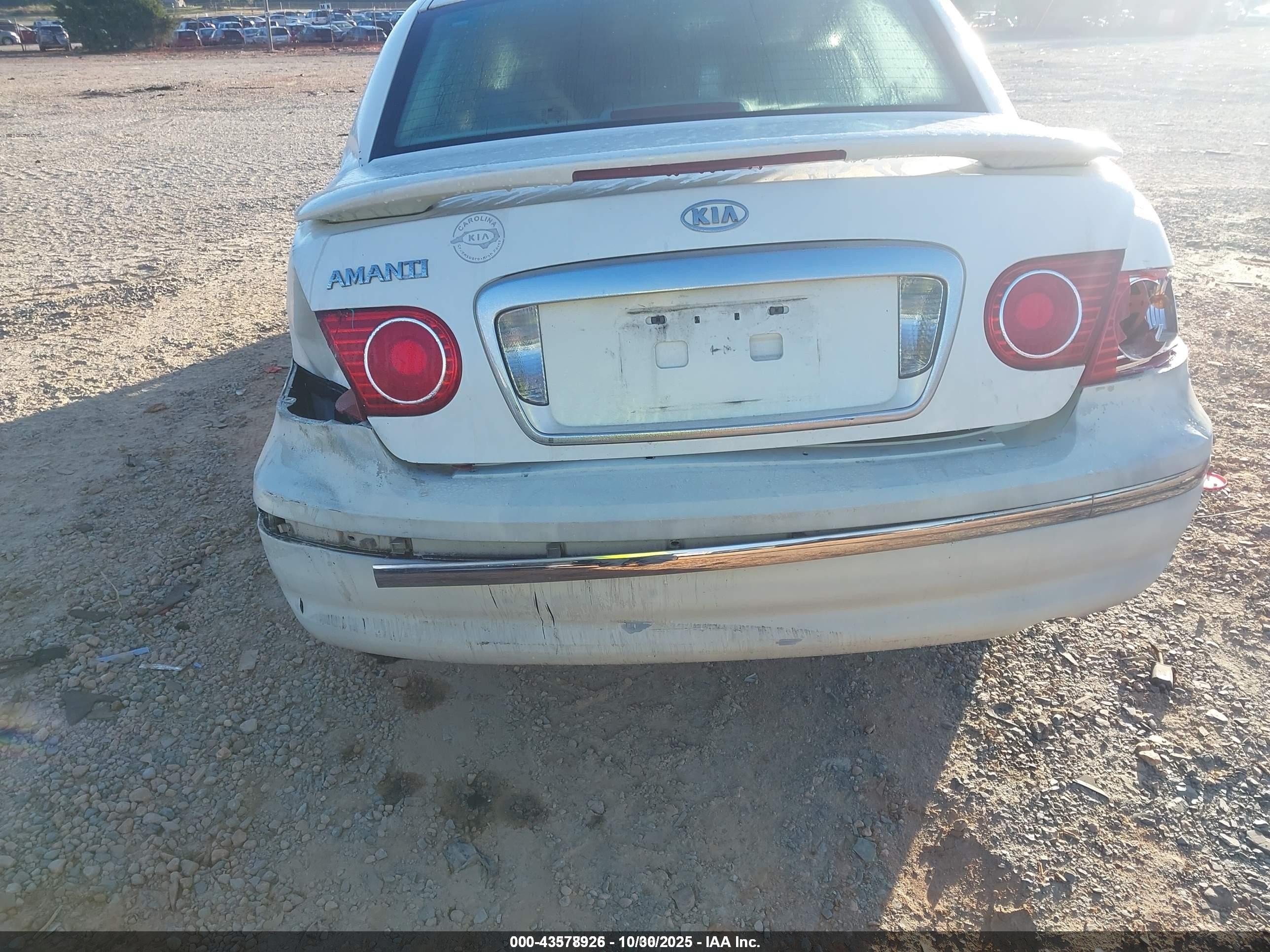 2006 Kia Amanti   White vin: KNALD124565102040