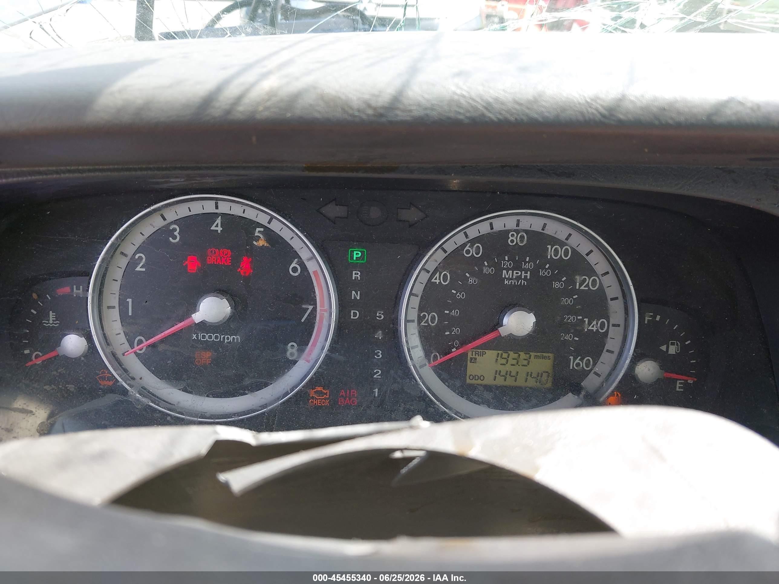 2005 Kia Amanti   Silver vin: KNALD124655062226