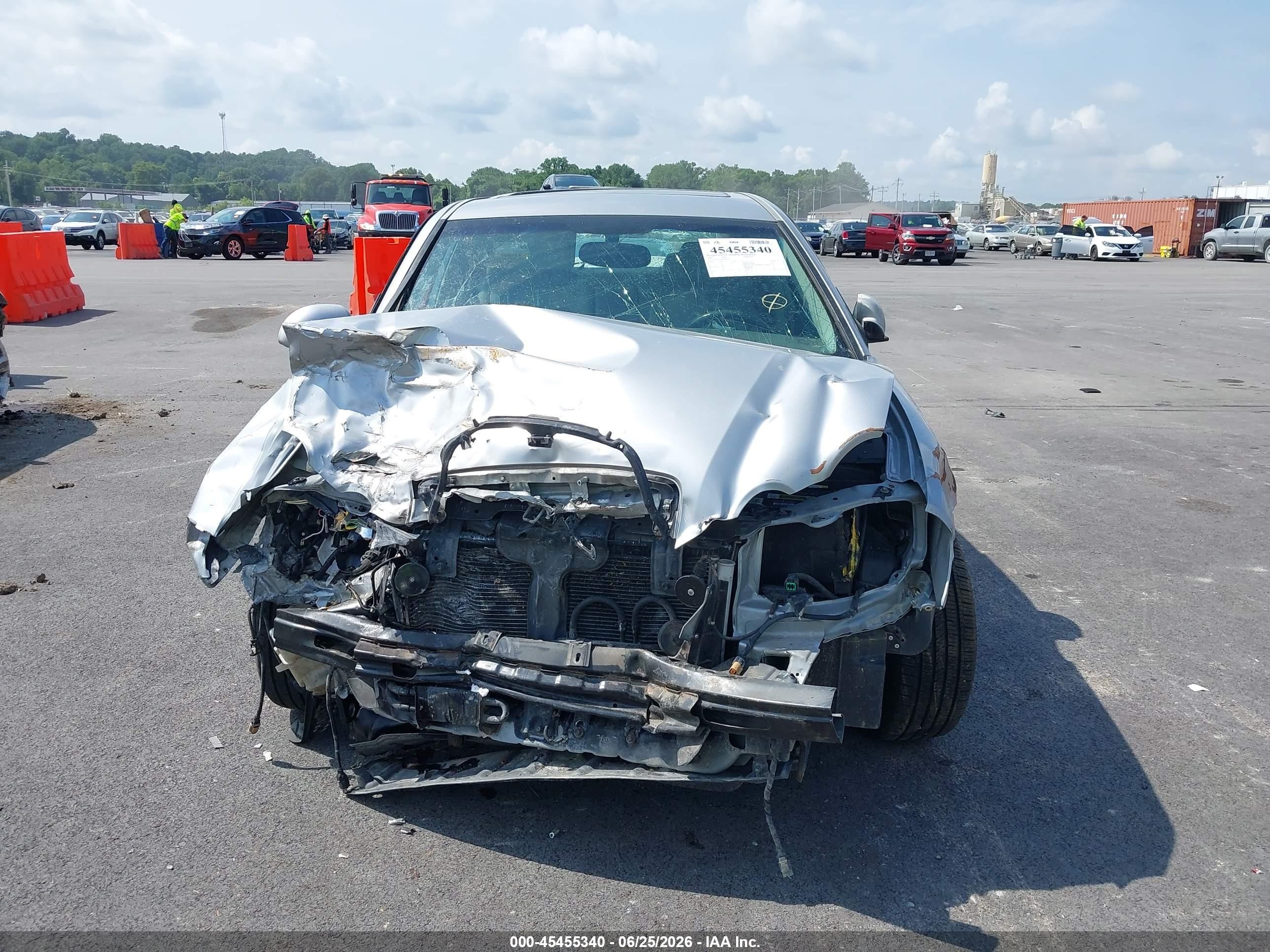 2005 Kia Amanti   Silver vin: KNALD124655062226