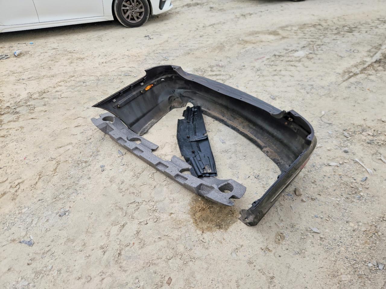 2006 Kia Amanti Base Black vin: KNALD124665086138