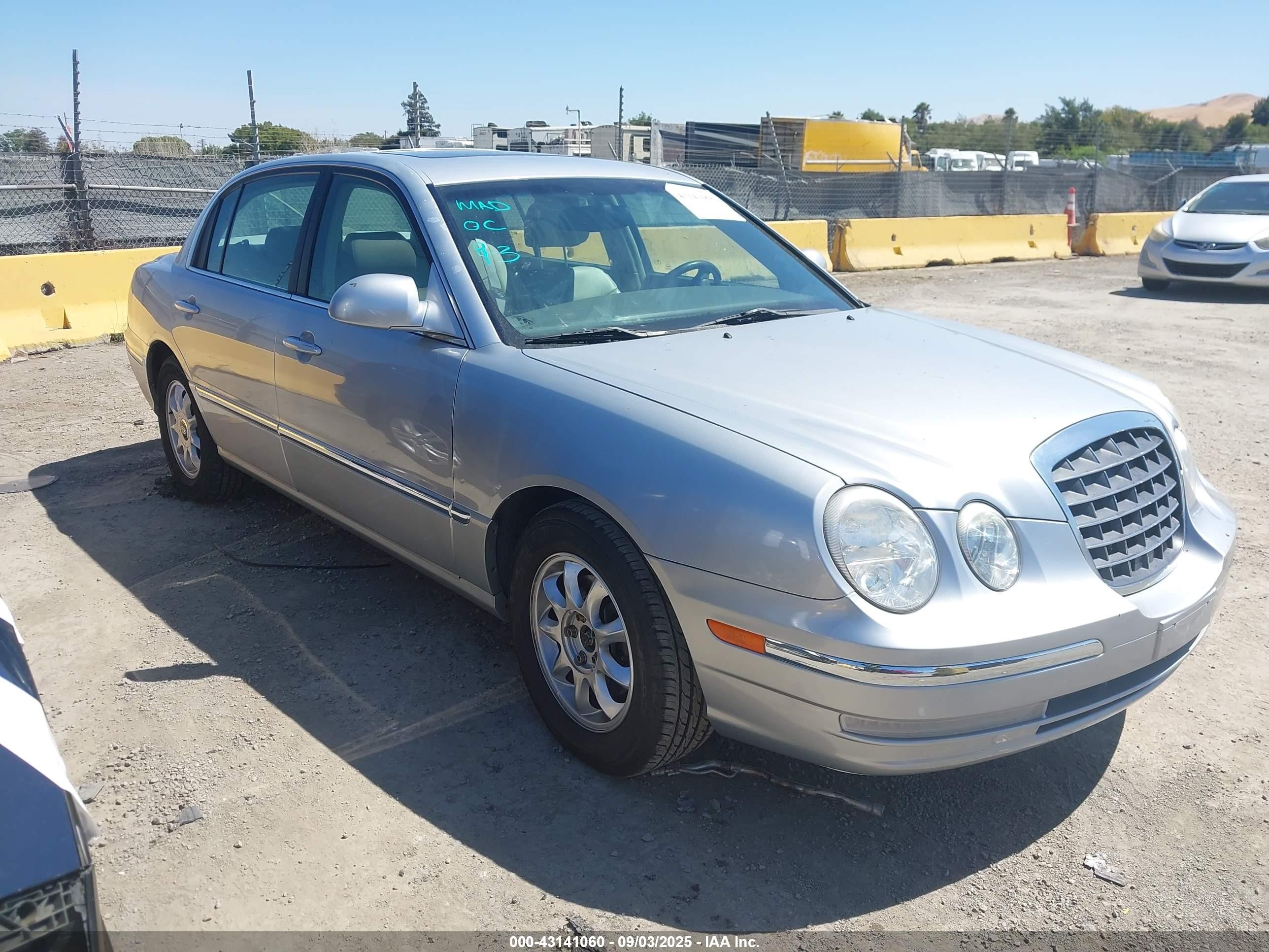 2006 Kia Amanti   Silver vin: KNALD124665109160