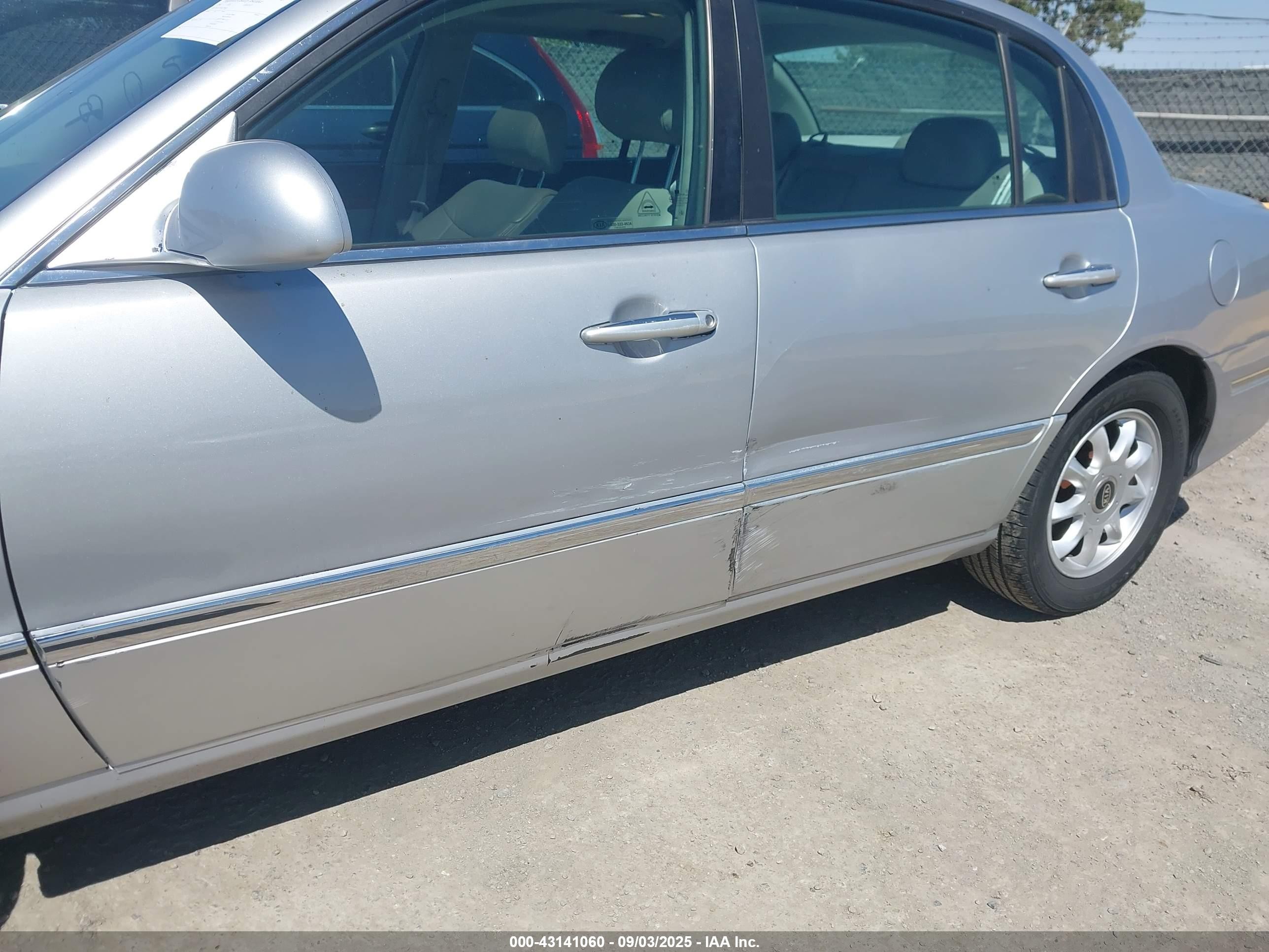 2006 Kia Amanti   Silver vin: KNALD124665109160