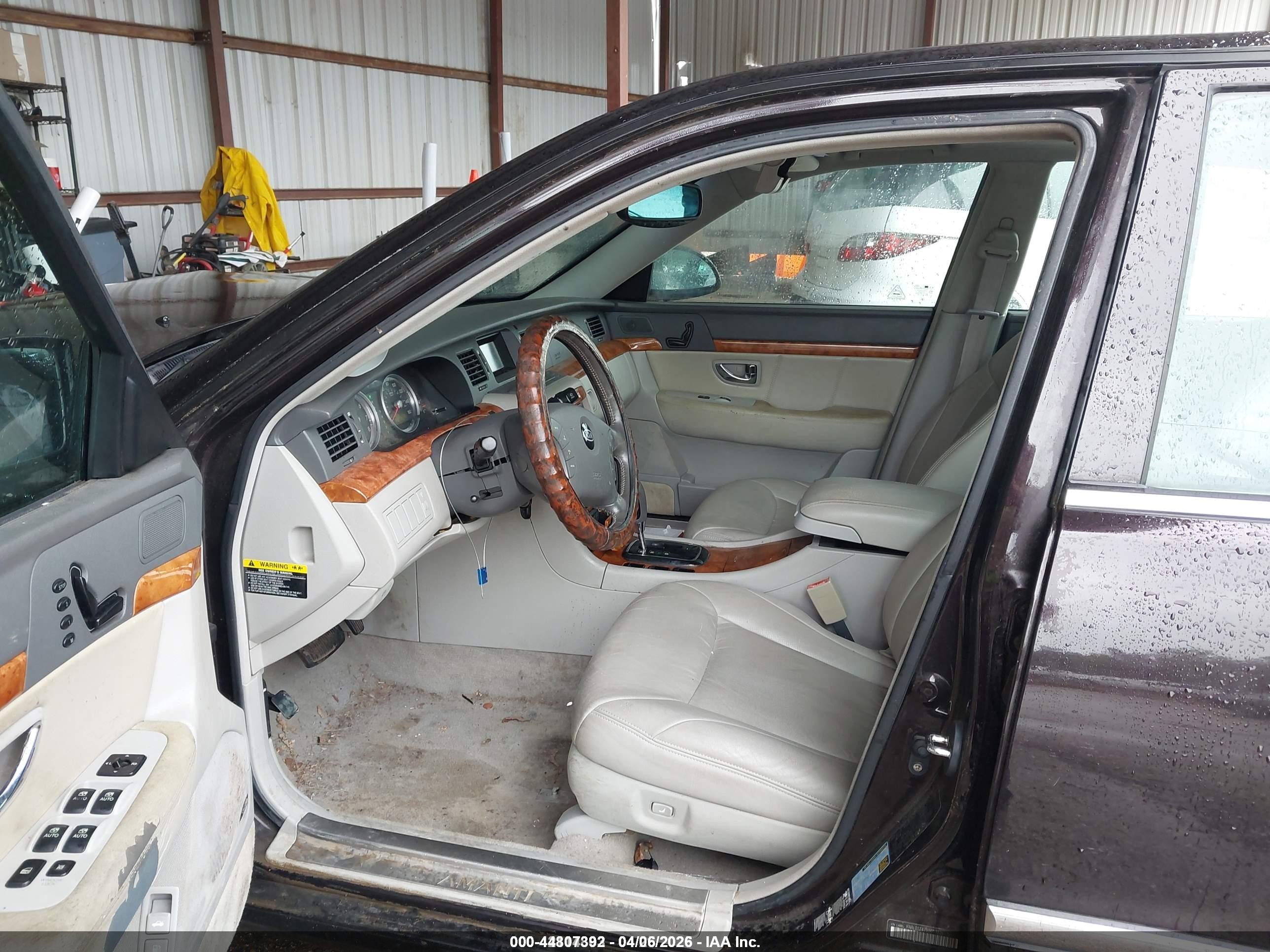 2005 Kia Amanti   Purple vin: KNALD124755053826