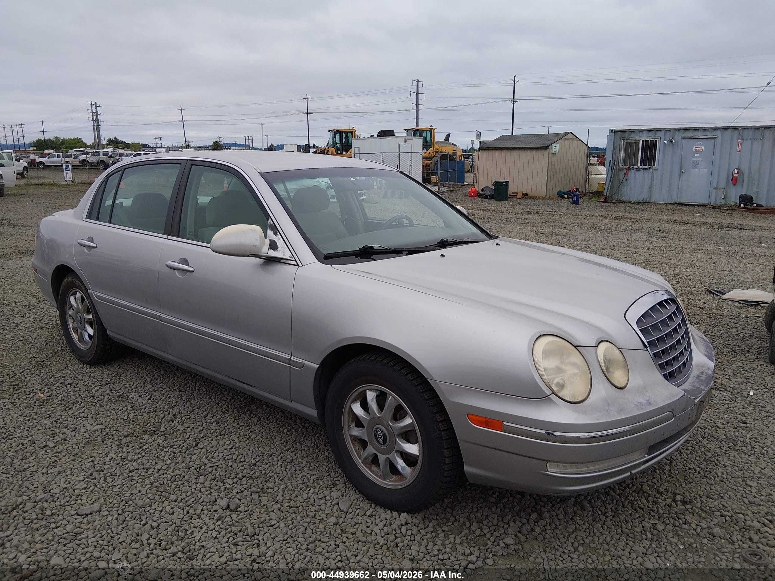 2004 Kia Amanti   Silver vin: KNALD124845023331