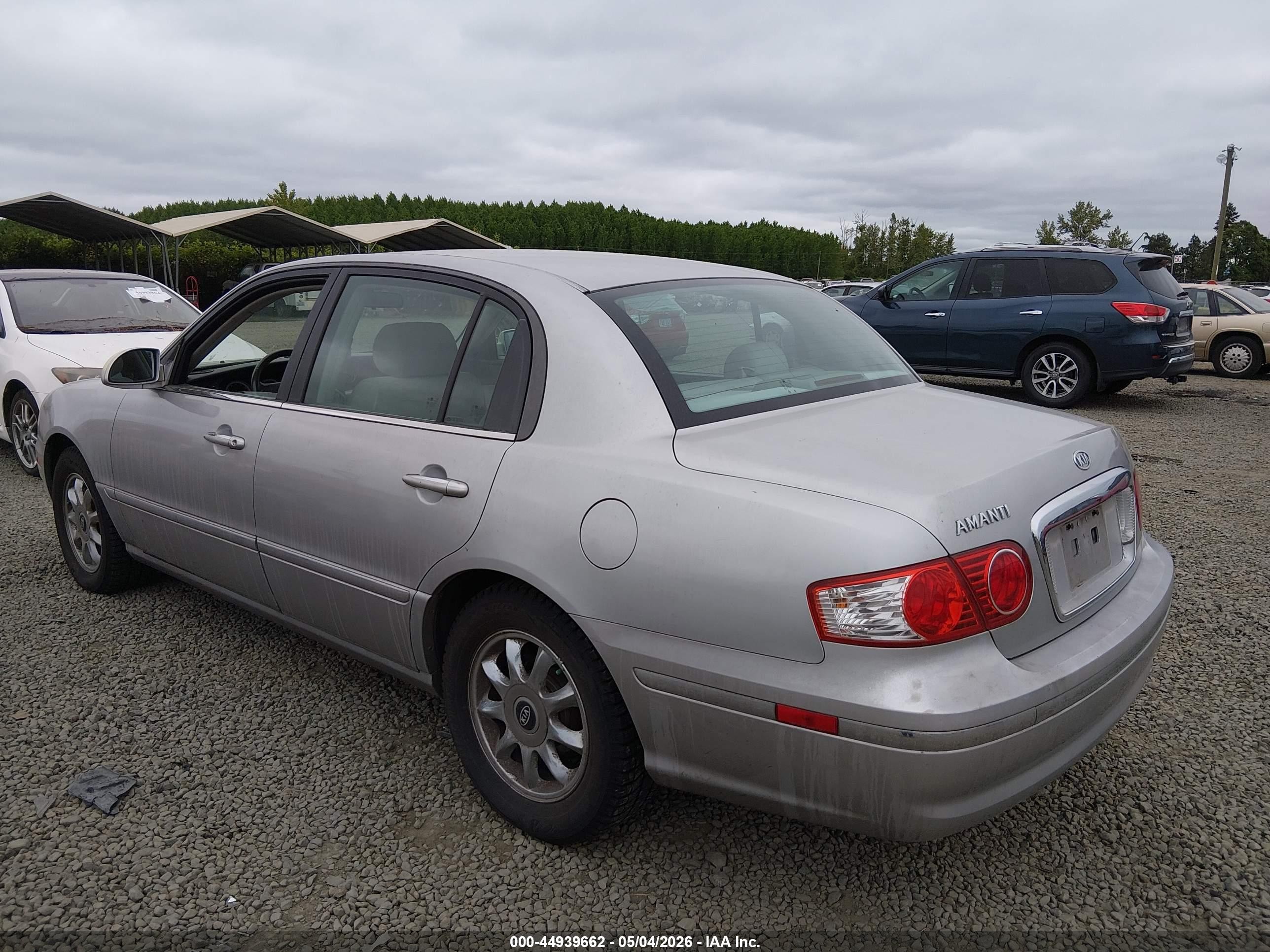 2004 Kia Amanti   Silver vin: KNALD124845023331