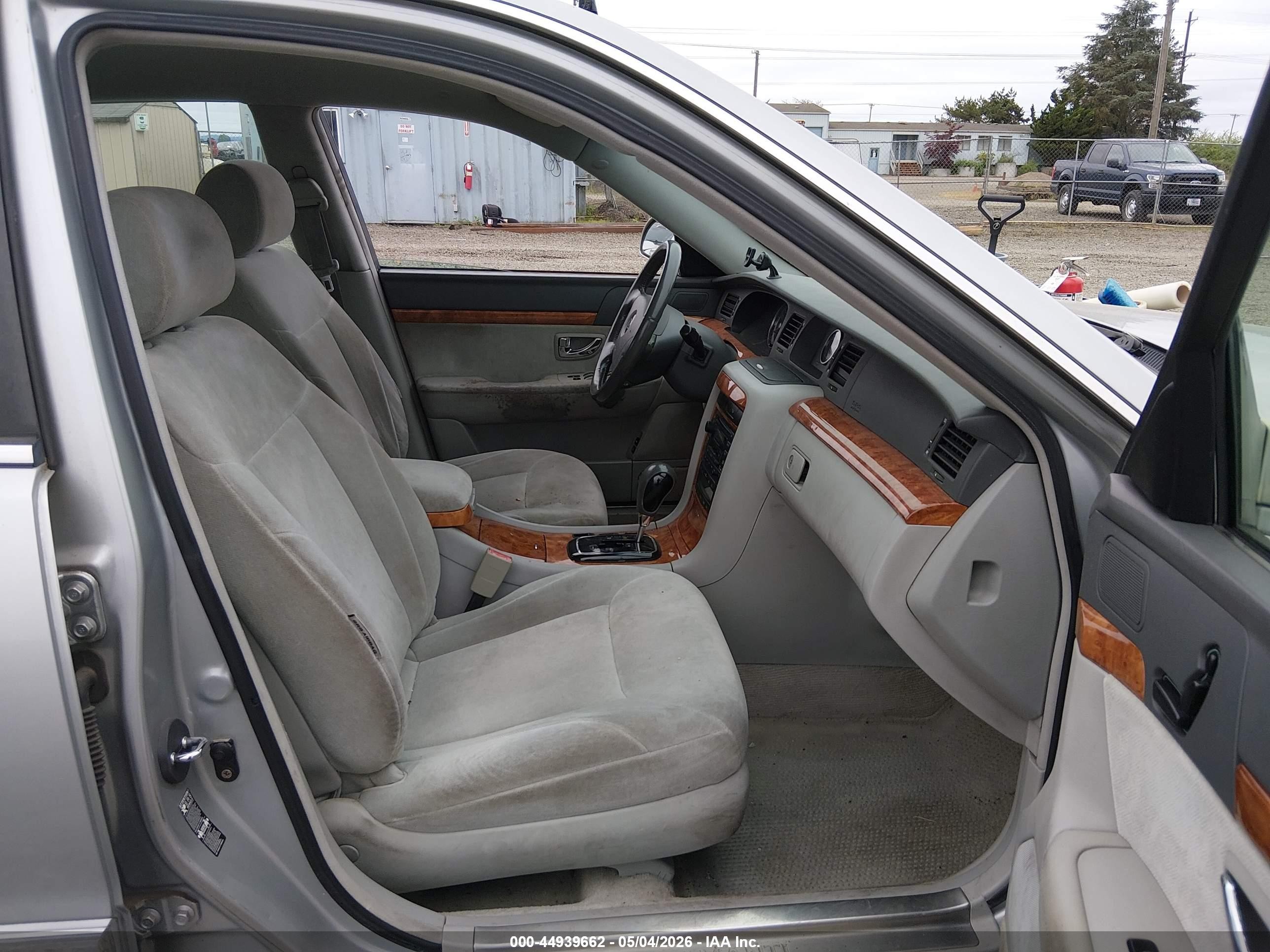 2004 Kia Amanti   Silver vin: KNALD124845023331