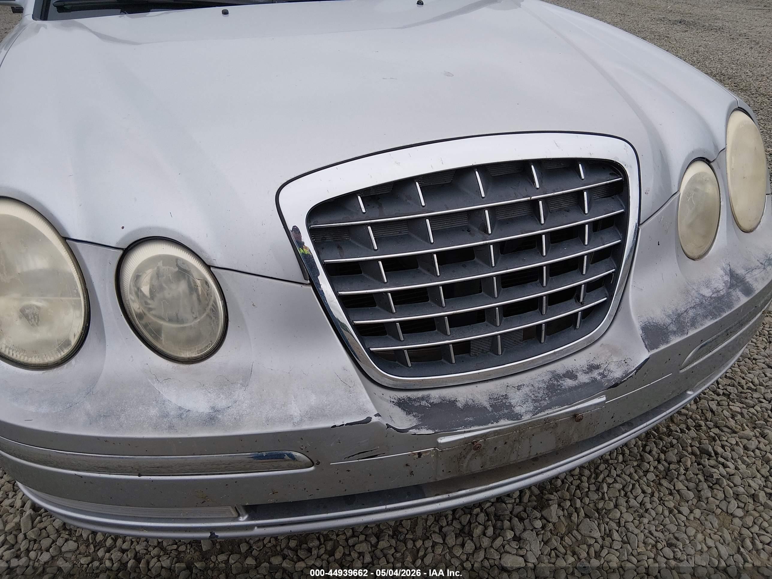 2004 Kia Amanti   Silver vin: KNALD124845023331