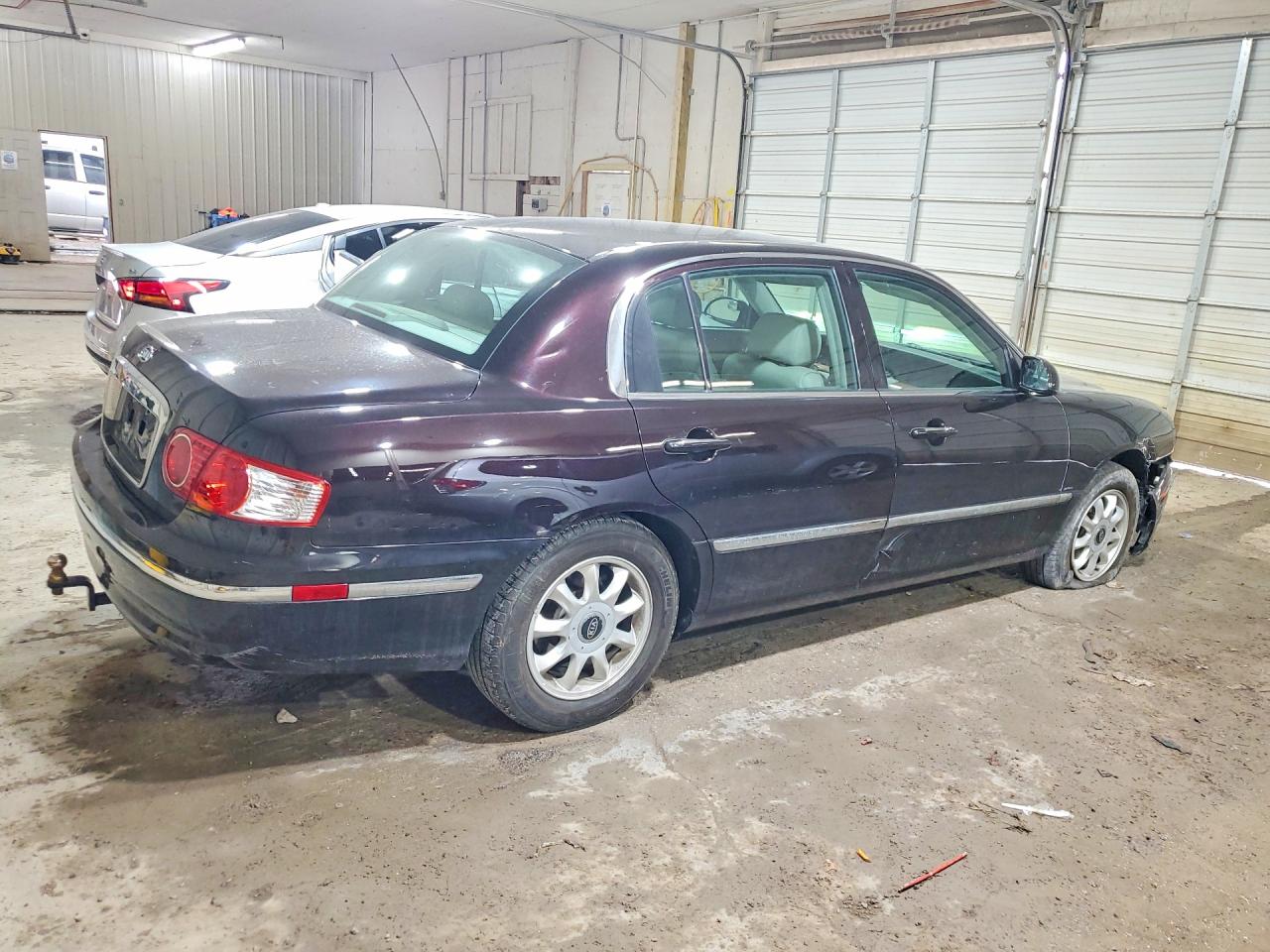 2004 Kia Amanti Base Burgundy vin: KNALD124845029064