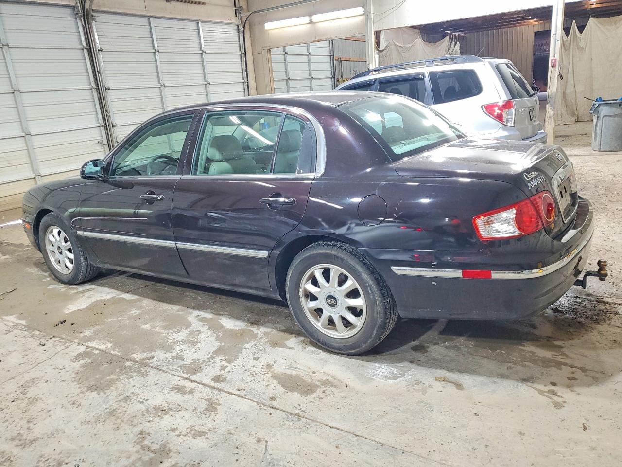 2004 Kia Amanti Base Burgundy vin: KNALD124845029064