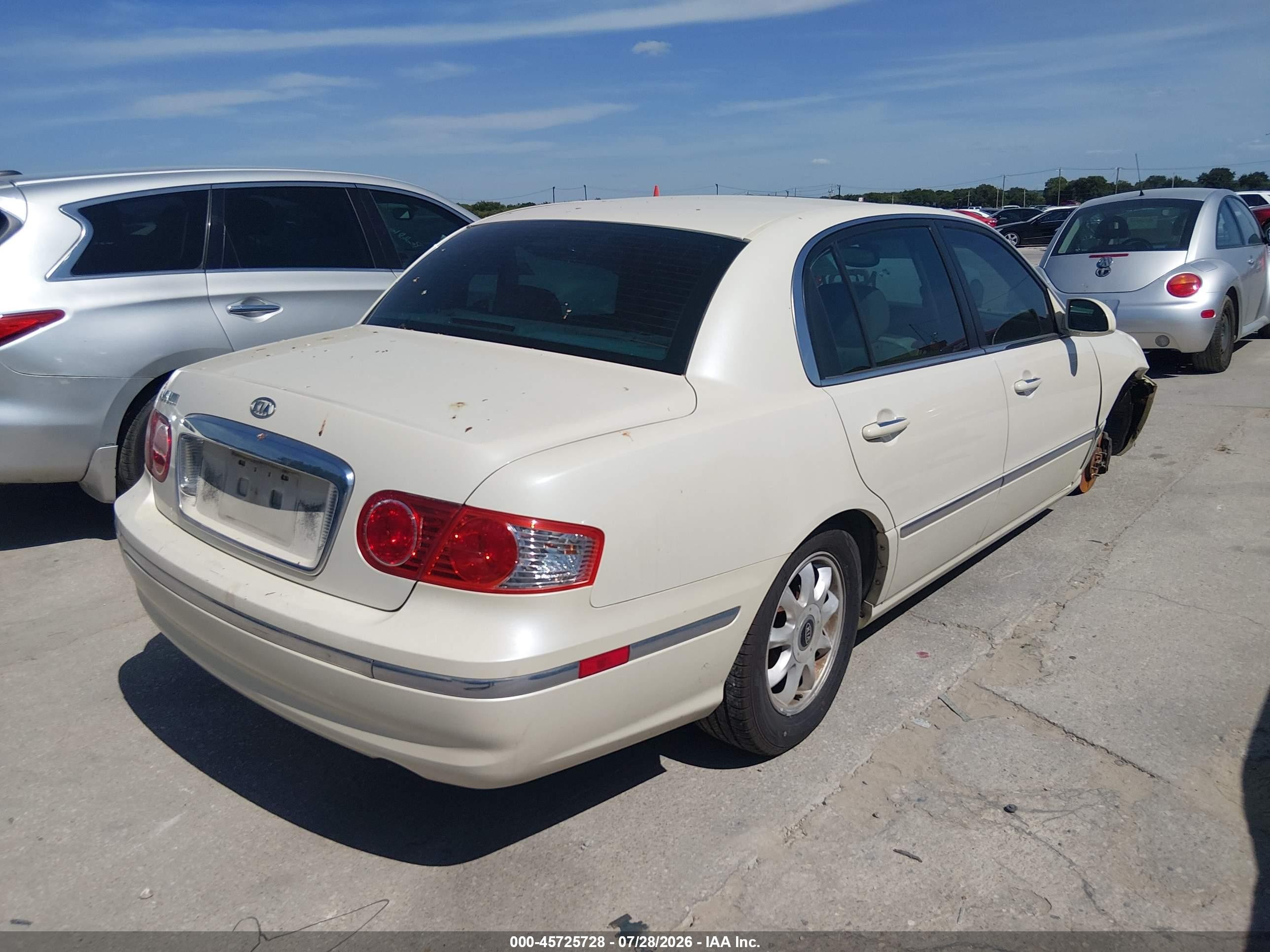 2005 Kia Amanti   Cream vin: KNALD124855061272