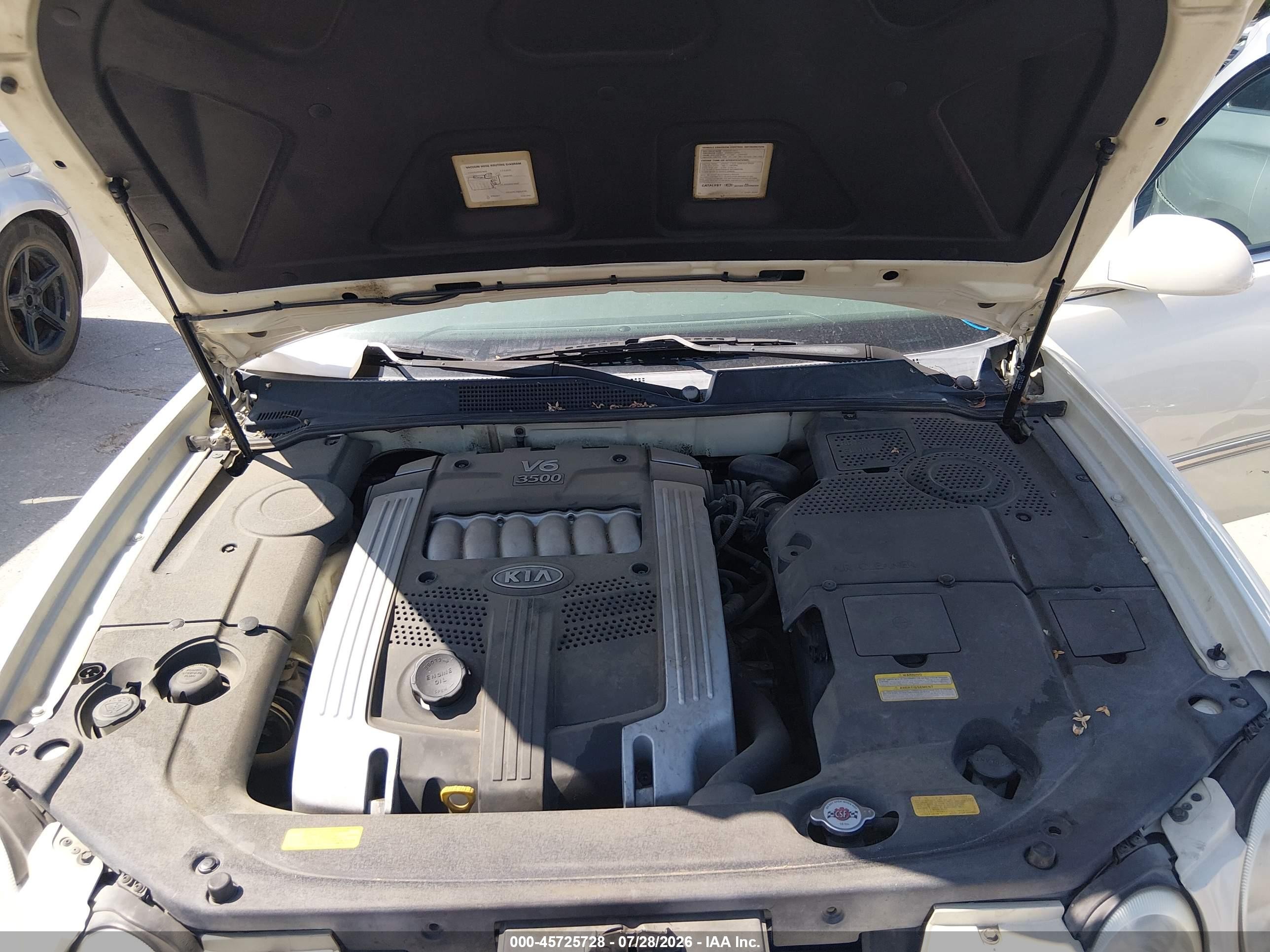 2005 Kia Amanti   Cream vin: KNALD124855061272