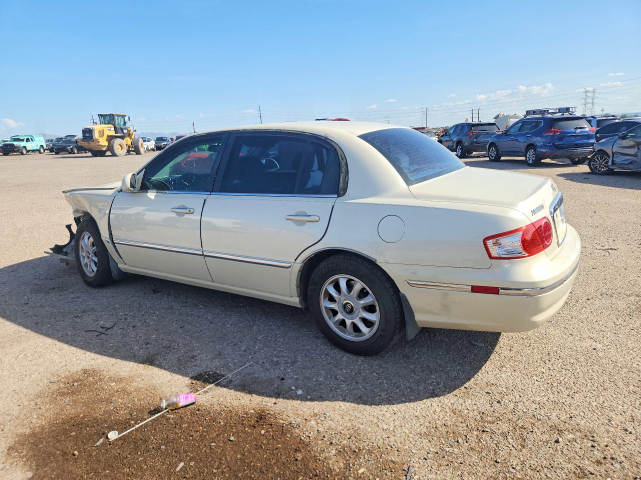 2005 Kia Amanti Base Beige vin: KNALD124855065726