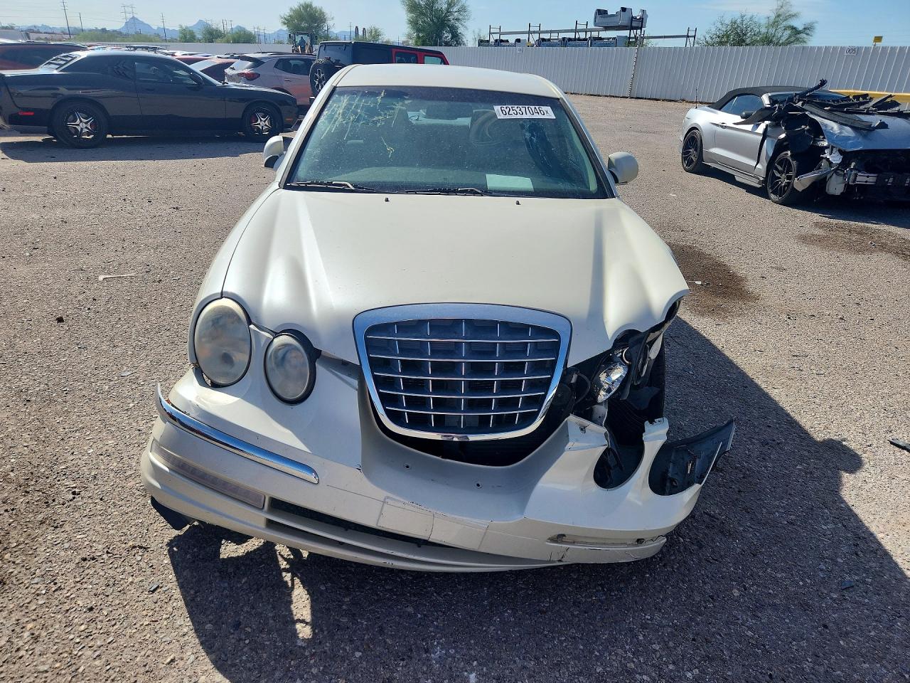 2005 Kia Amanti Base Beige vin: KNALD124855065726