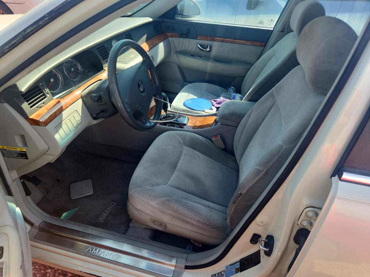 2005 Kia Amanti Base Beige vin: KNALD124855065726