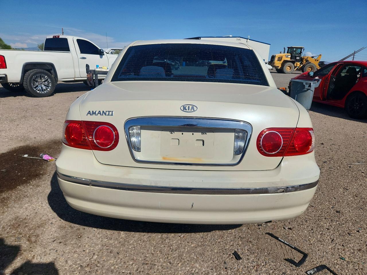2005 Kia Amanti Base Beige vin: KNALD124855065726