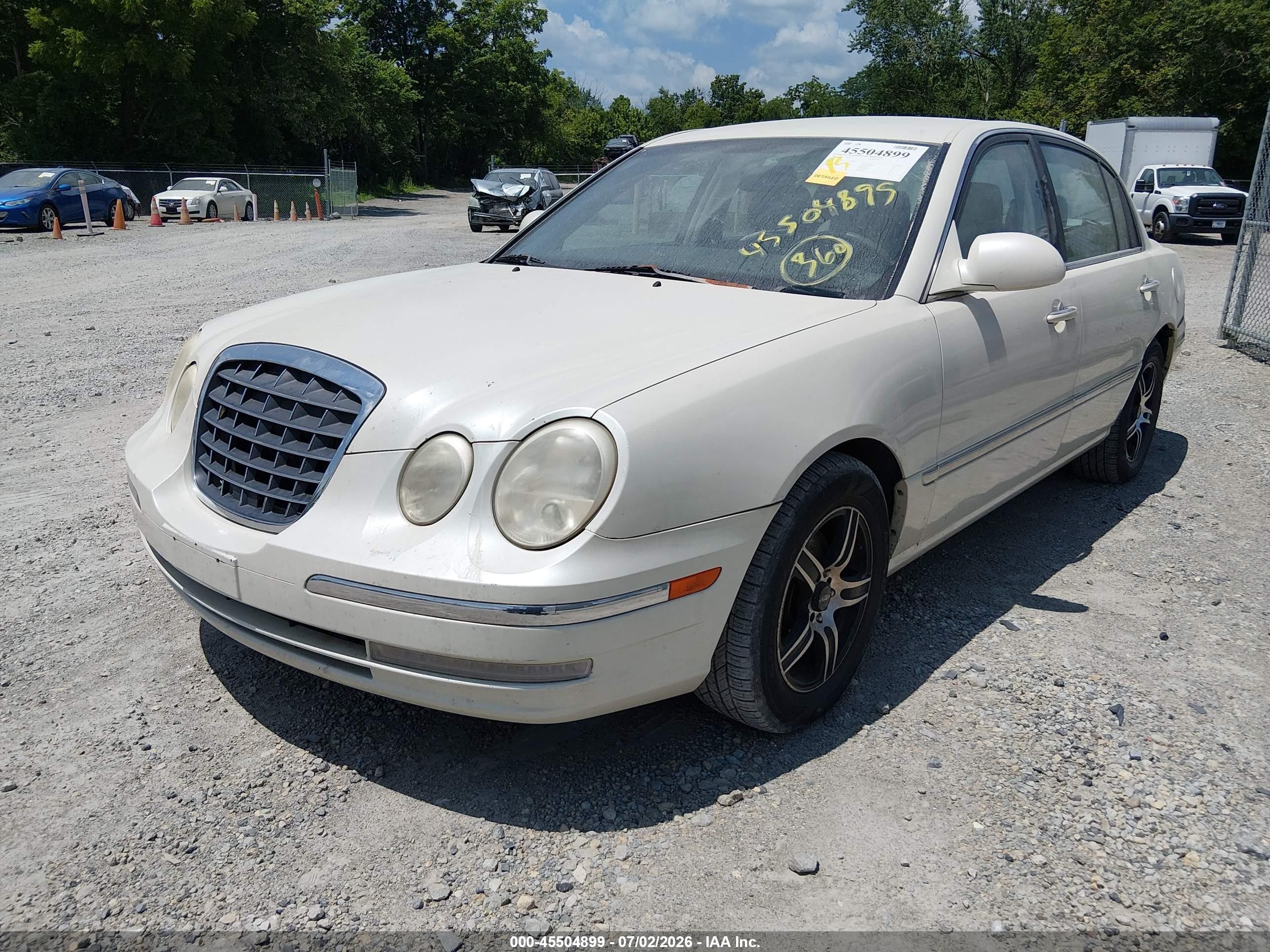 2005 Kia Amanti   White vin: KNALD124855067802