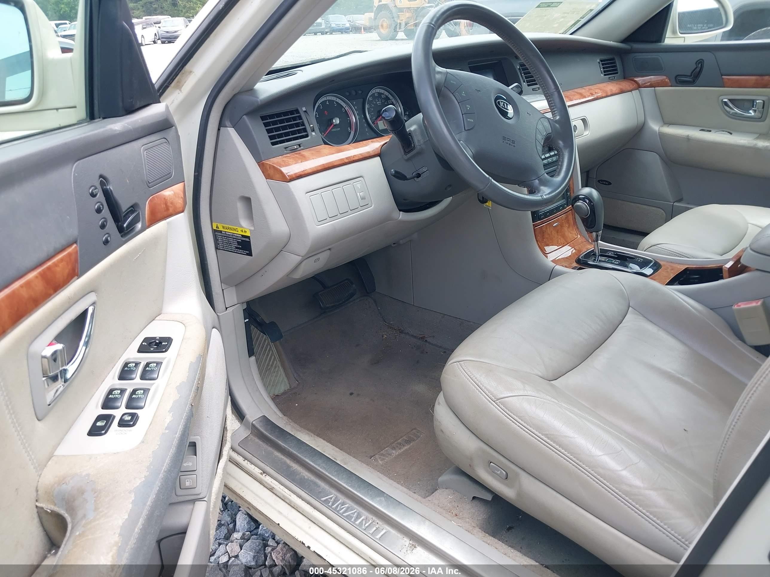 2005 Kia Amanti   Tan vin: KNALD124855067900