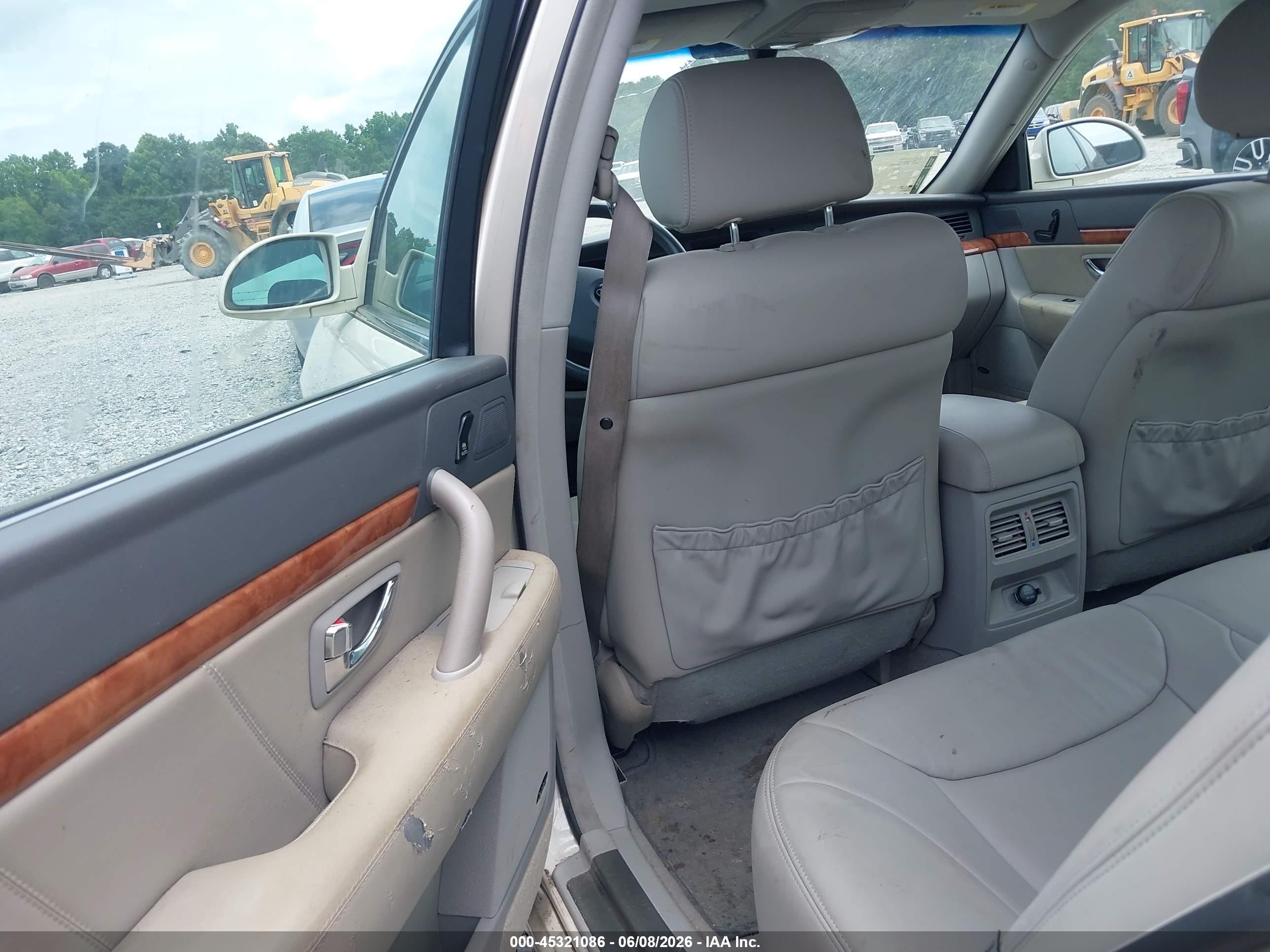 2005 Kia Amanti   Tan vin: KNALD124855067900