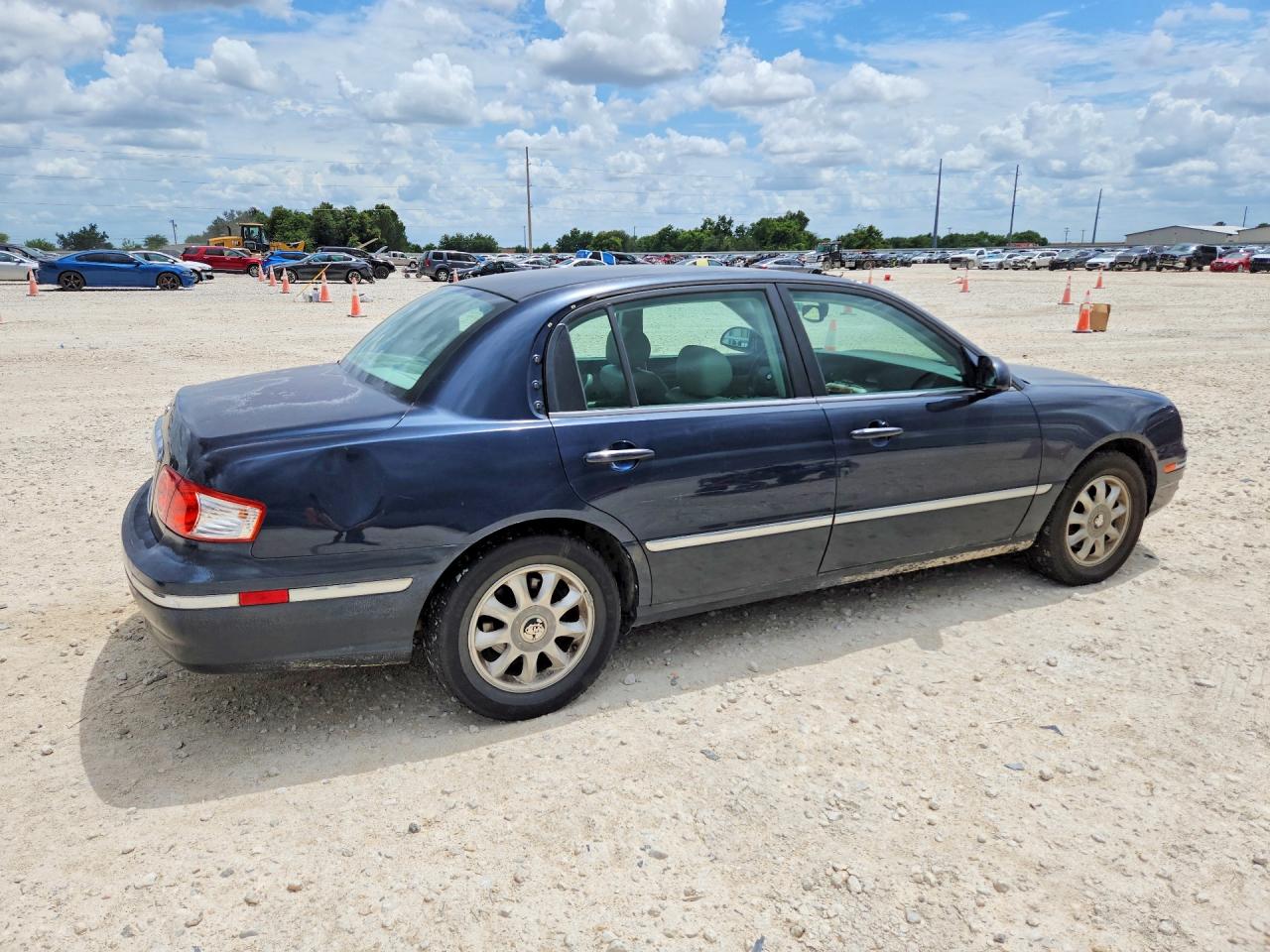2005 Kia Amanti Base Blue vin: KNALD124955057473