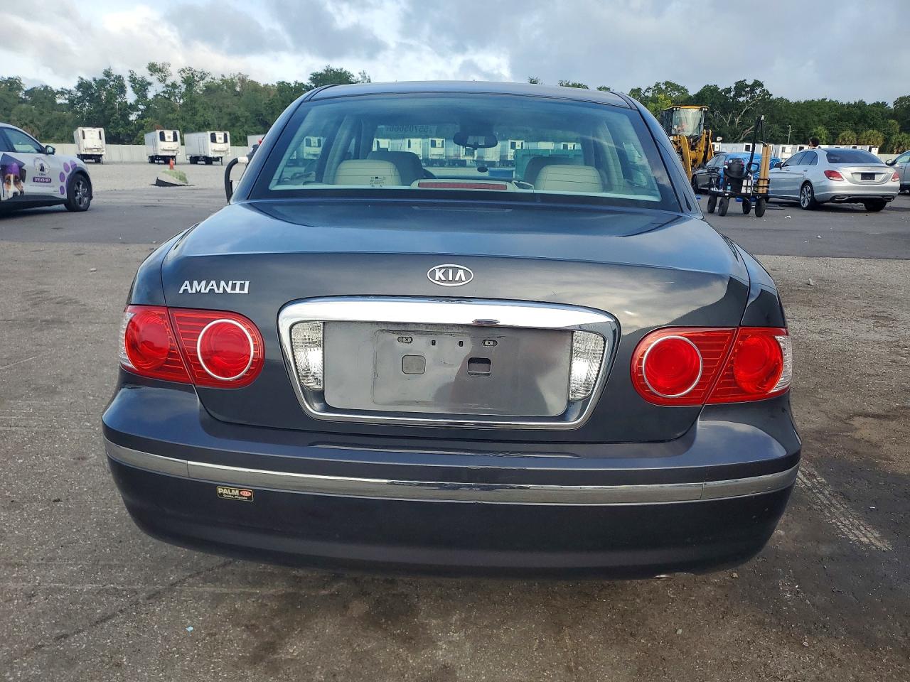 2005 Kia Amanti Base Gray vin: KNALD124955080493