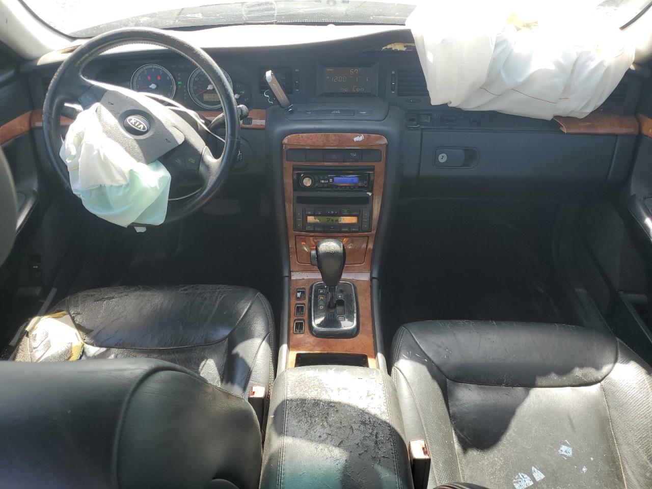 2004 Kia Amanti Base Black vin: KNALD124X45038185