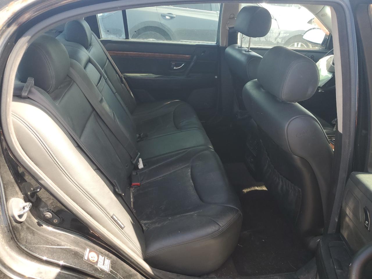 2004 Kia Amanti Base Black vin: KNALD124X45038185