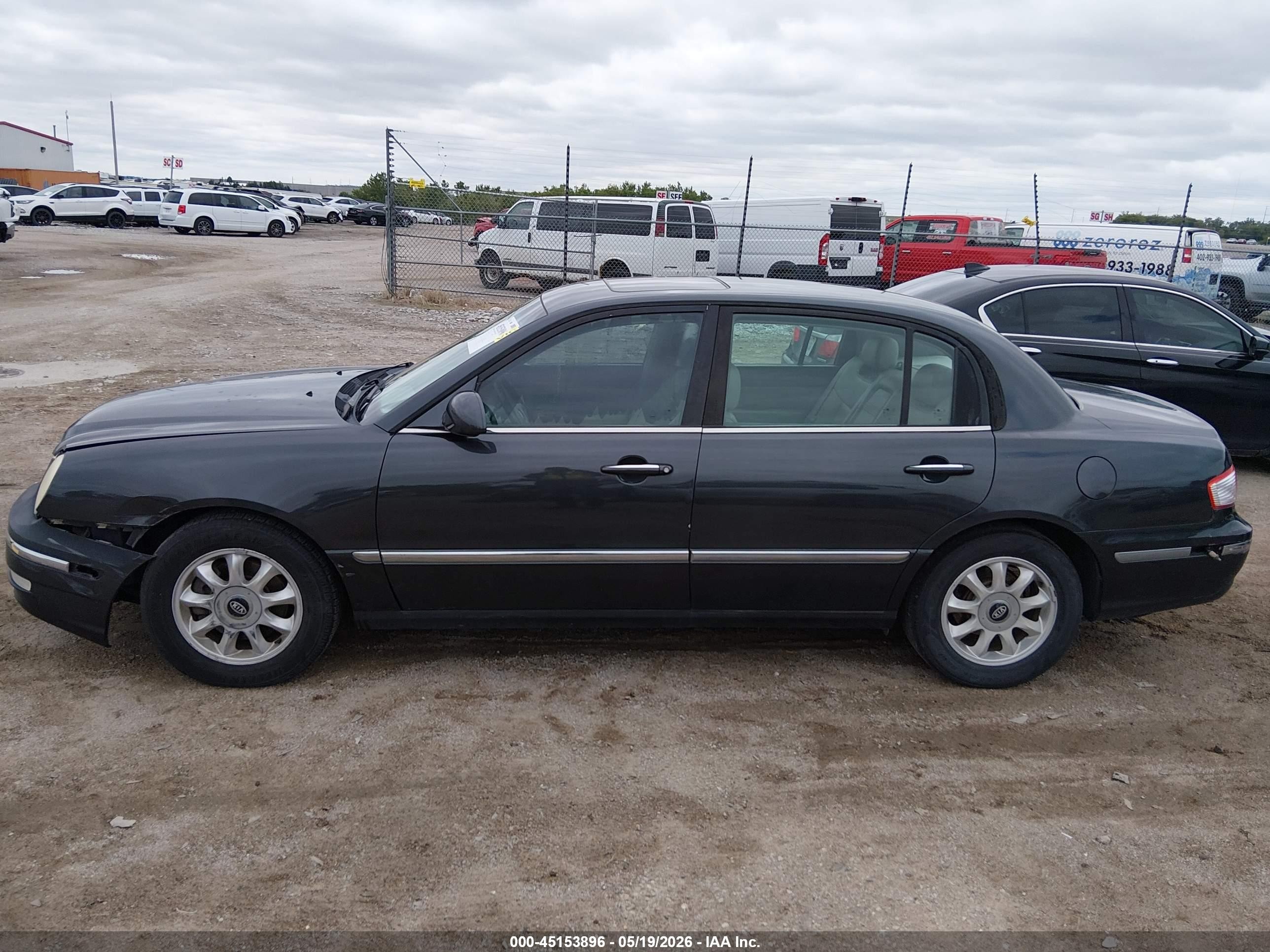 2005 Kia Amanti   Gray vin: KNALD124X55071771