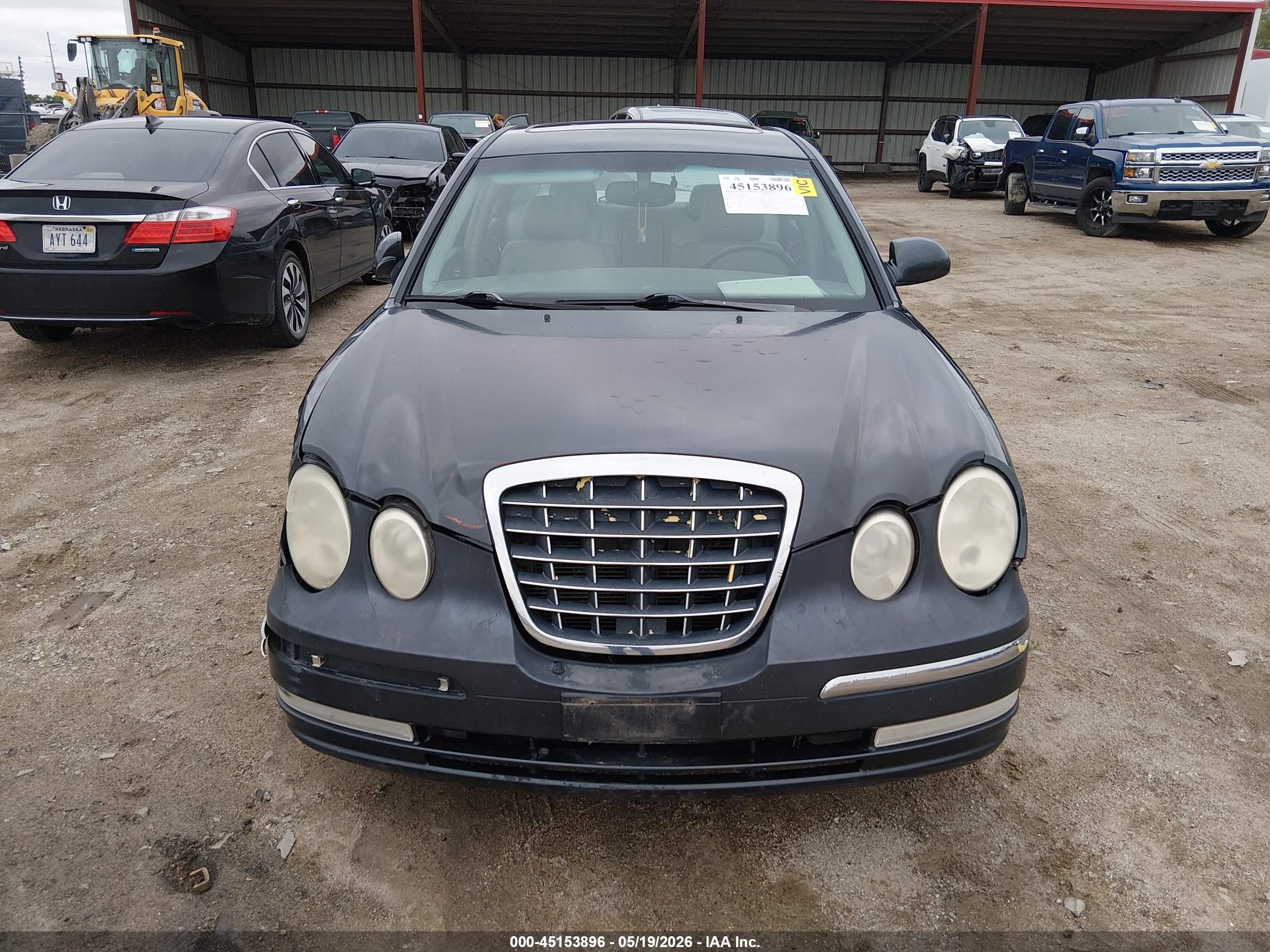 2005 Kia Amanti   Gray vin: KNALD124X55071771