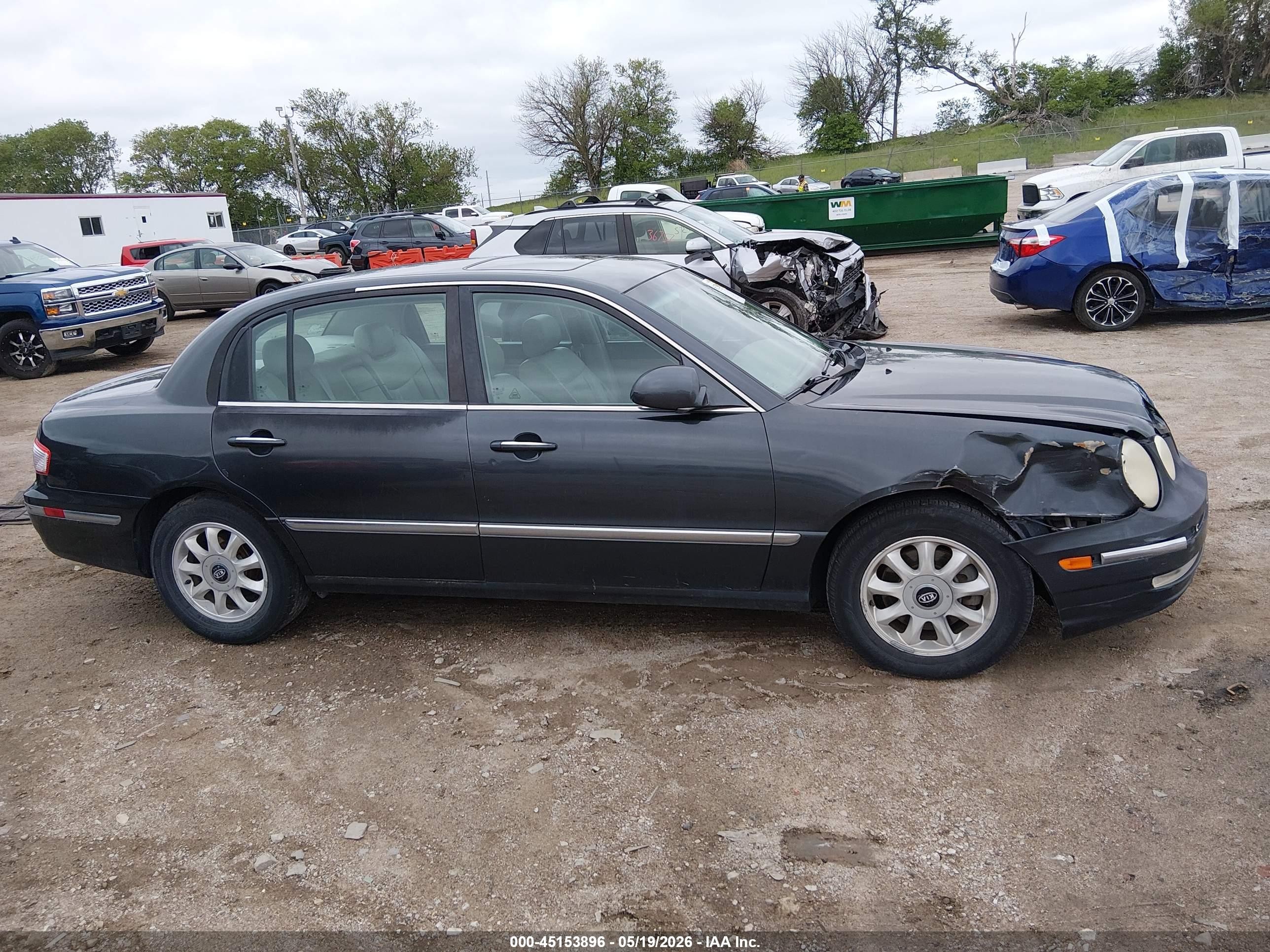 2005 Kia Amanti   Gray vin: KNALD124X55071771