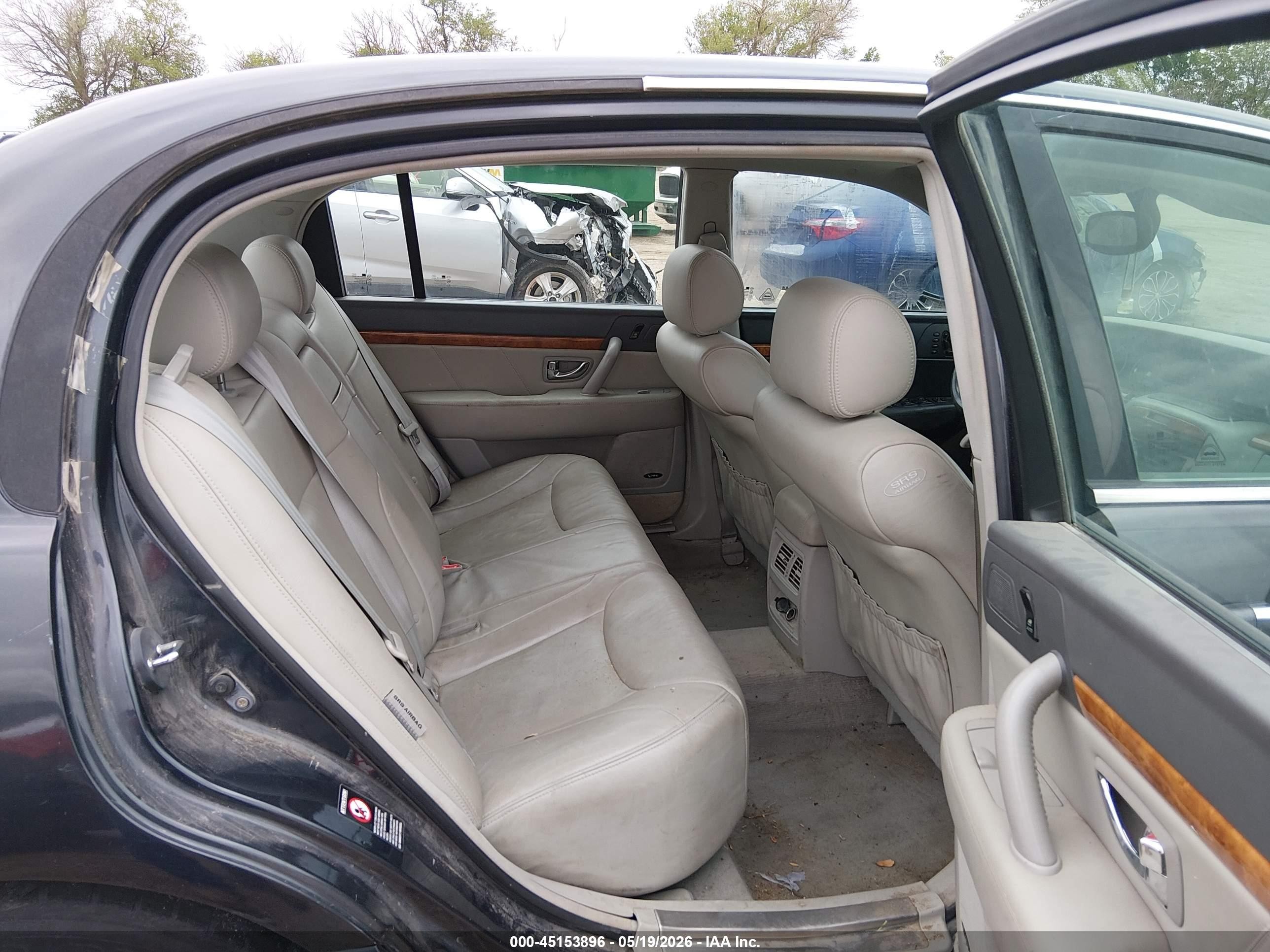 2005 Kia Amanti   Gray vin: KNALD124X55071771