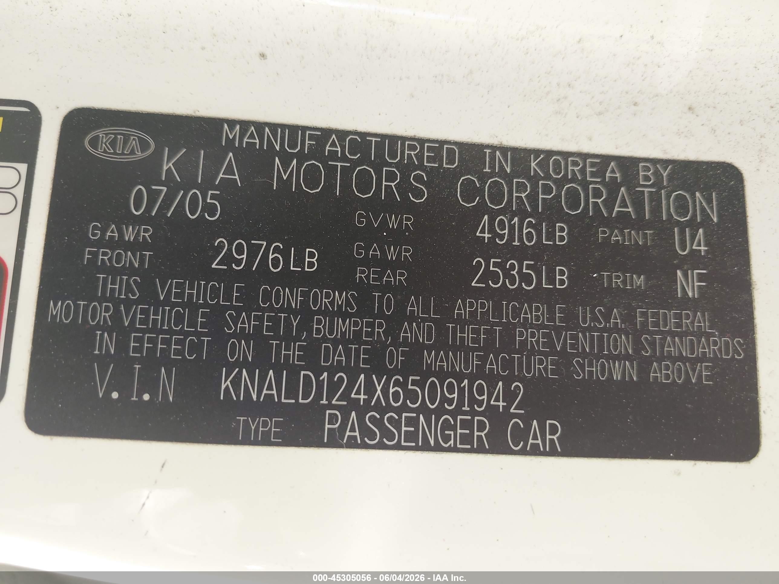 2006 Kia Amanti   White vin: KNALD124X65091942