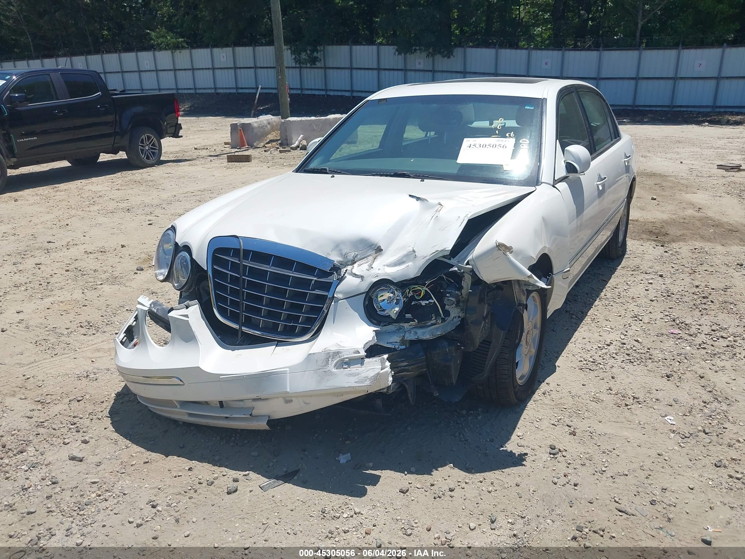 2006 Kia Amanti   White vin: KNALD124X65091942