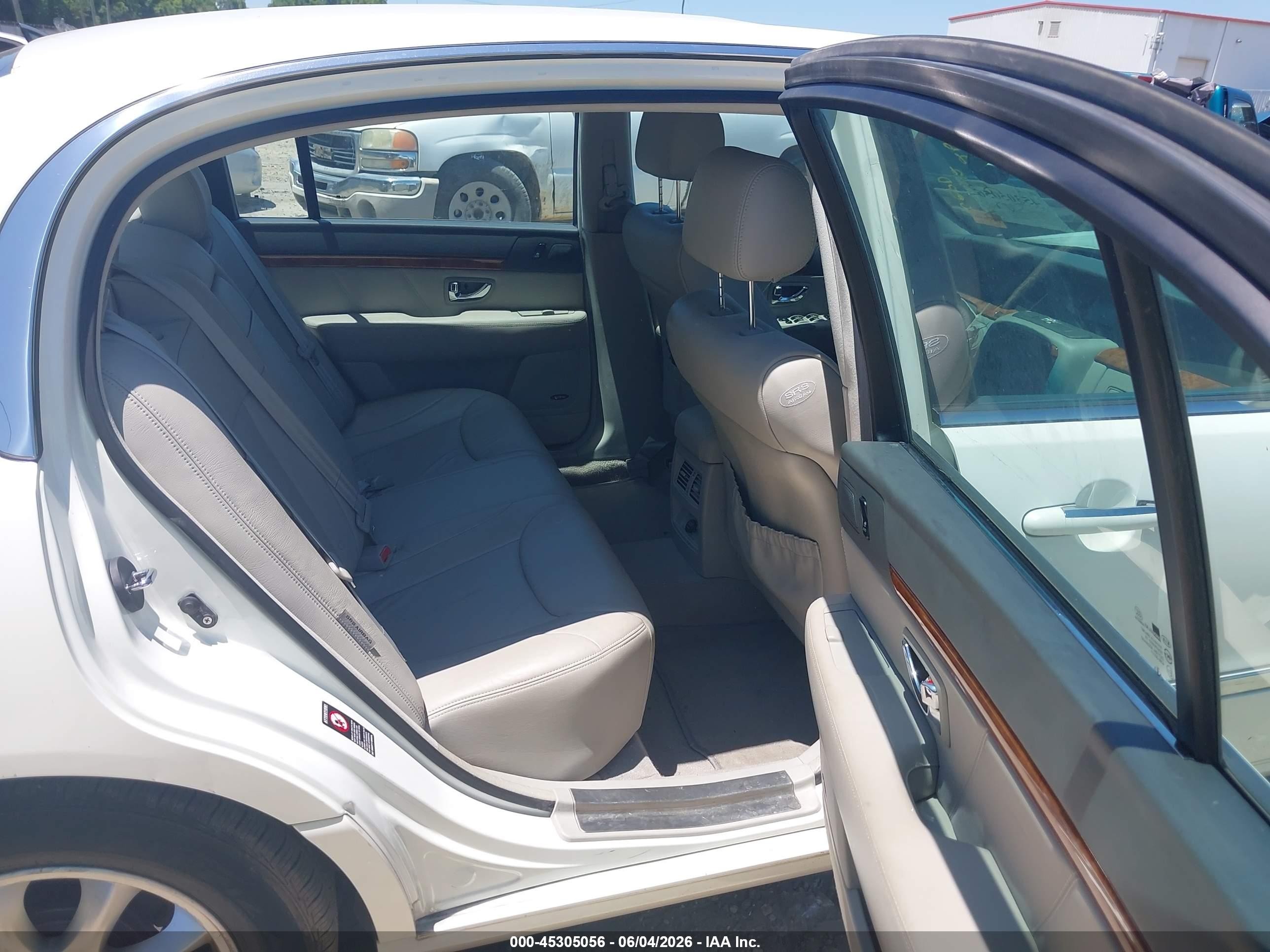 2006 Kia Amanti   White vin: KNALD124X65091942