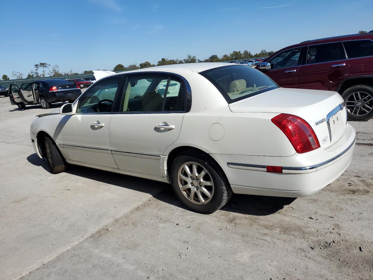 2007 Kia Amanti White vin: KNALD125075137465