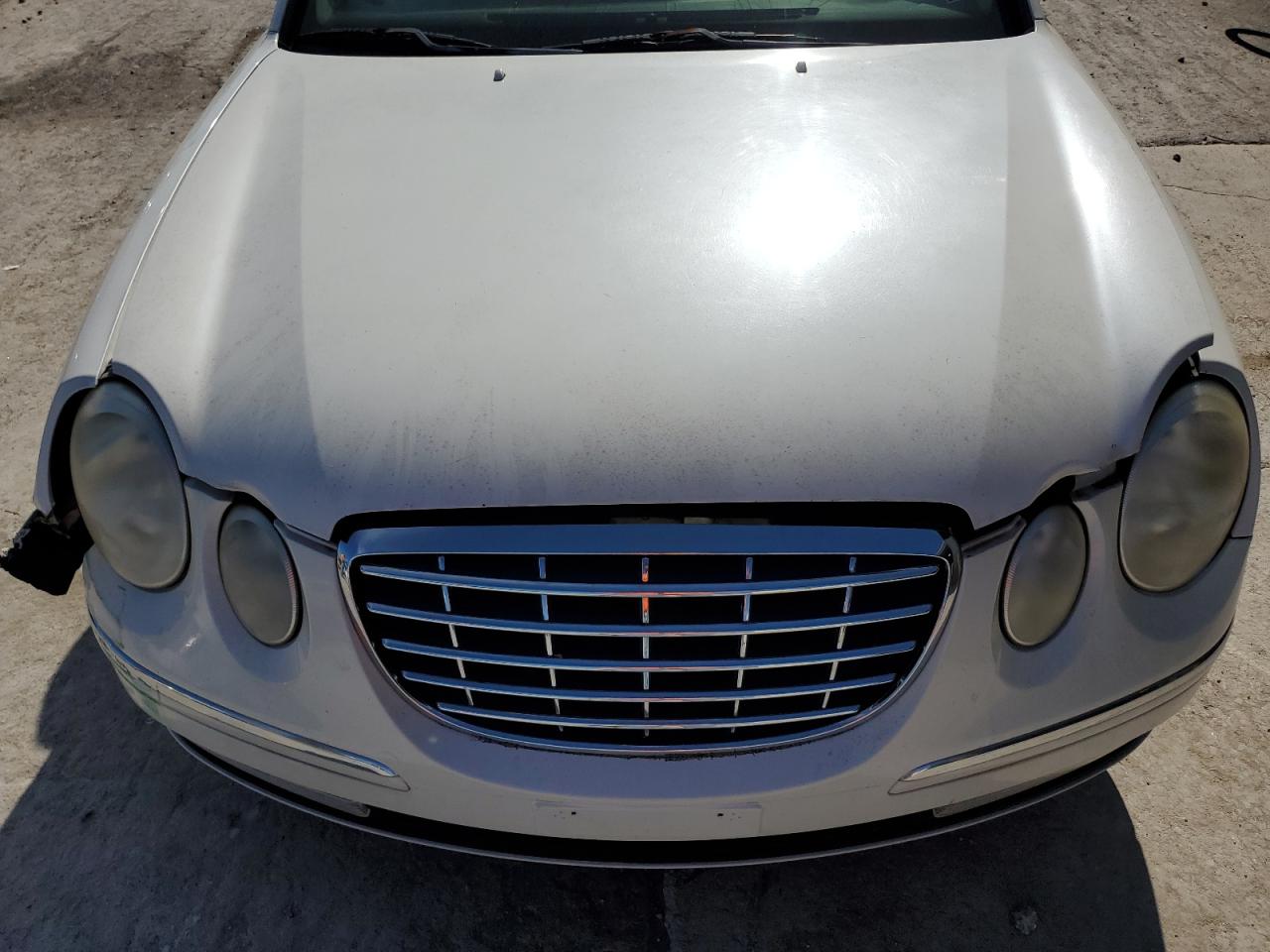 2007 Kia Amanti White vin: KNALD125075137465