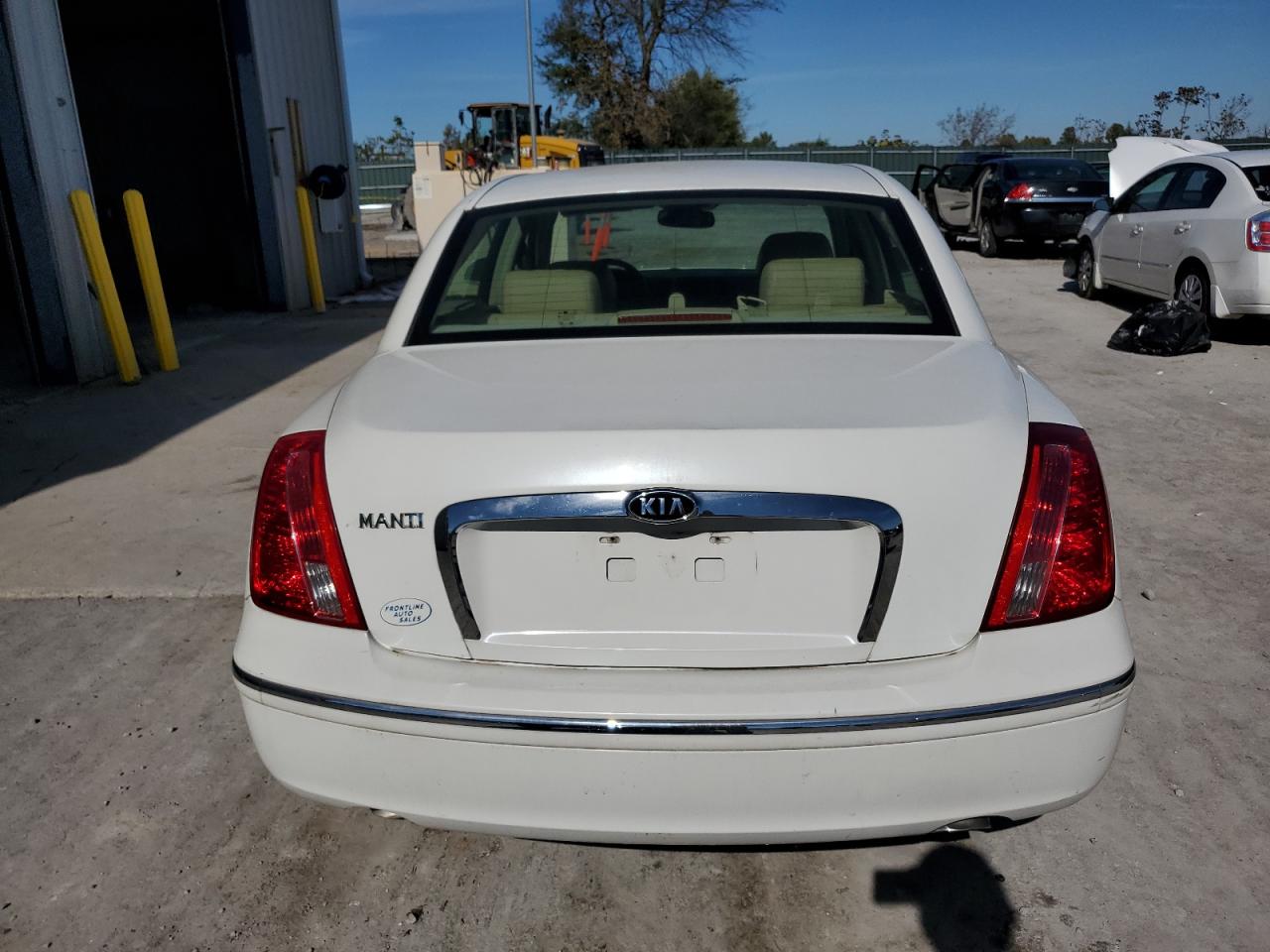 2007 Kia Amanti White vin: KNALD125075137465