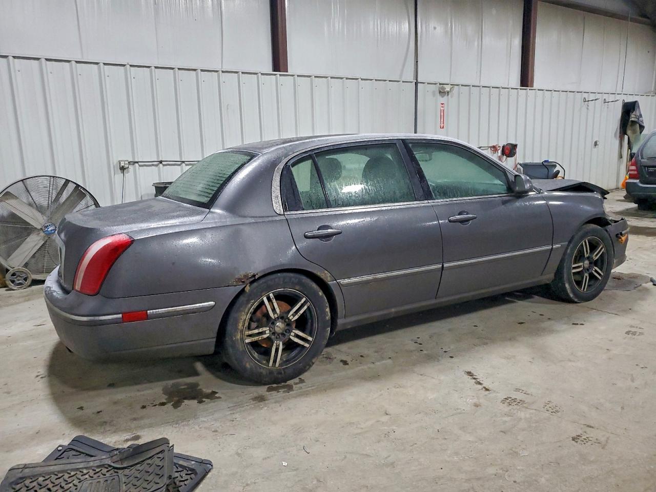 2008 Kia Amanti Gray vin: KNALD125185168595
