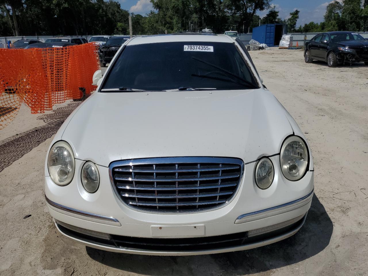 2008 Kia Amanti White vin: KNALD125285143902