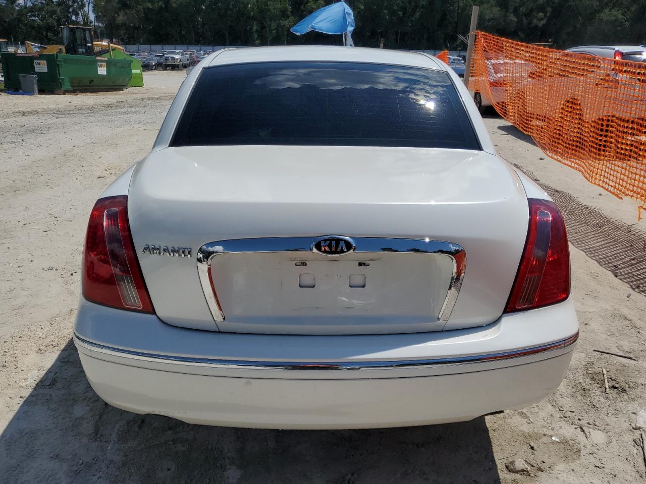 2008 Kia Amanti White vin: KNALD125285143902