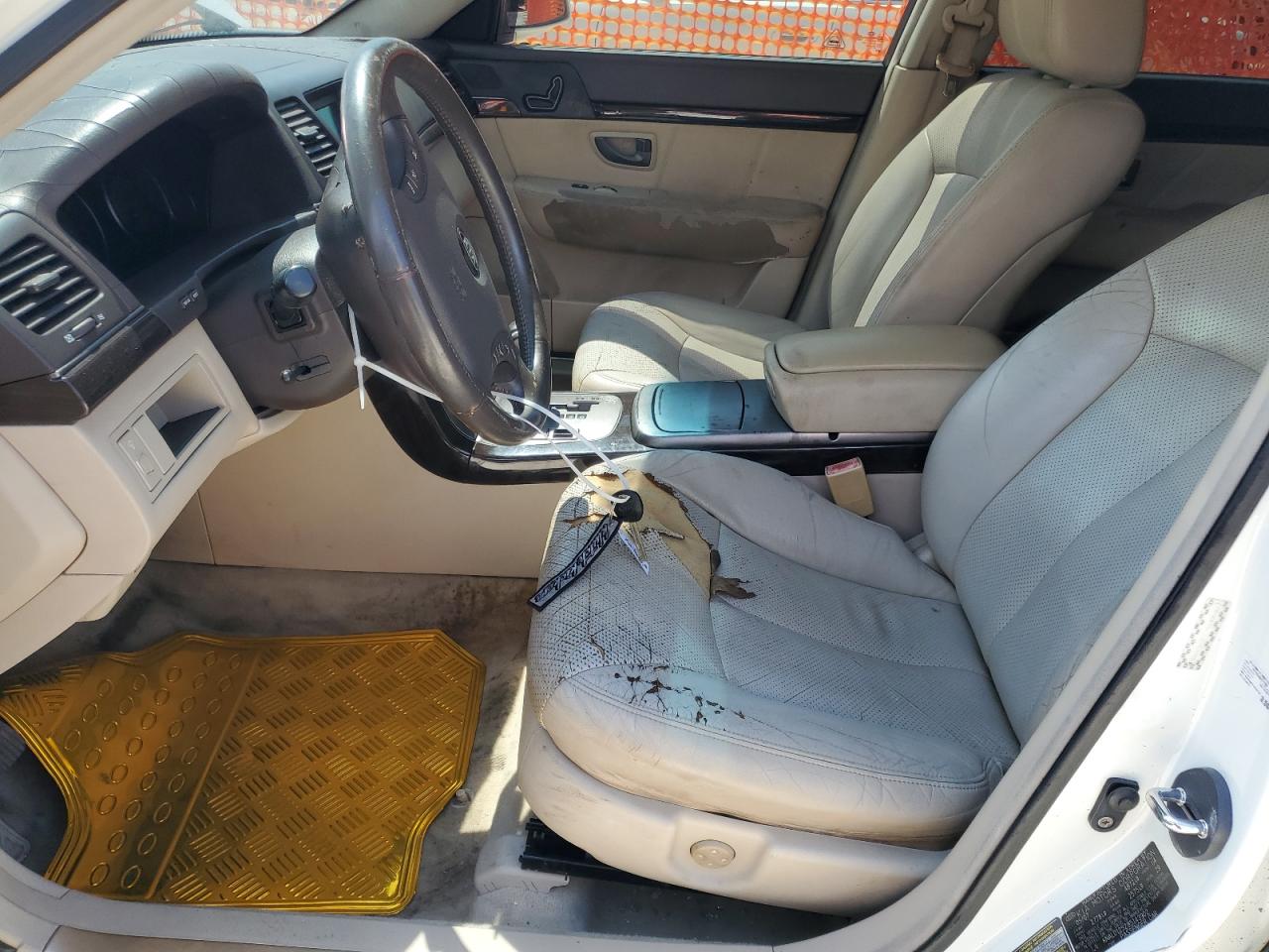 2008 Kia Amanti White vin: KNALD125285143902